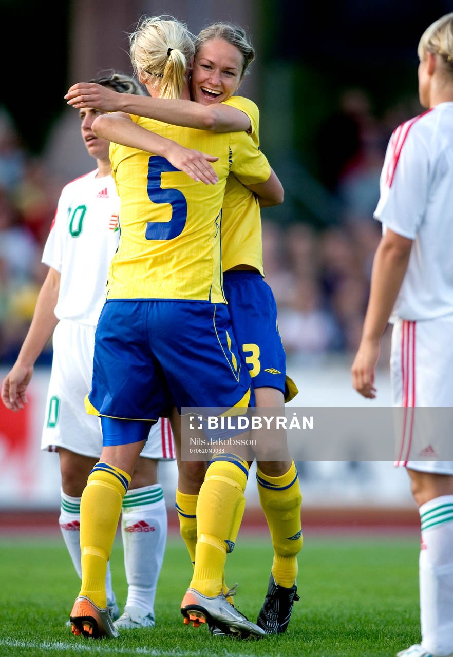 Caroline Seger, Stina Segerström, Sverige, jubel