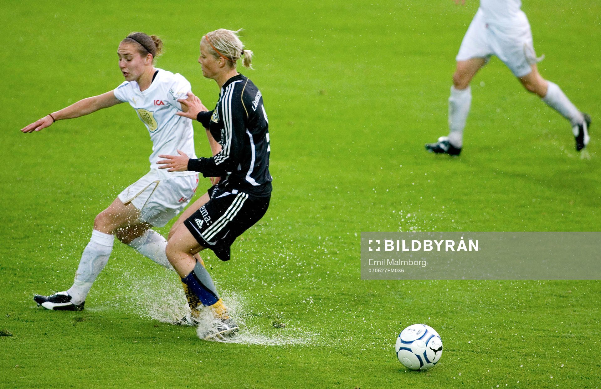 Bollen fastnar och Manon Melis, LDB och Lina Andersson,