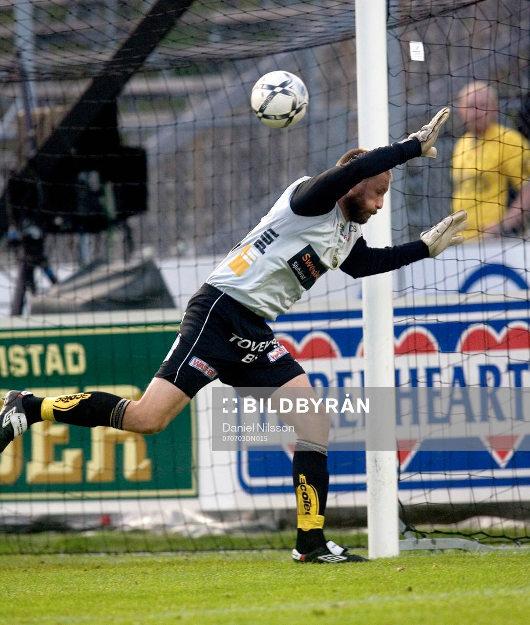 Johan Wiland (målvakt) Elfsborg får ett skott i stolpen