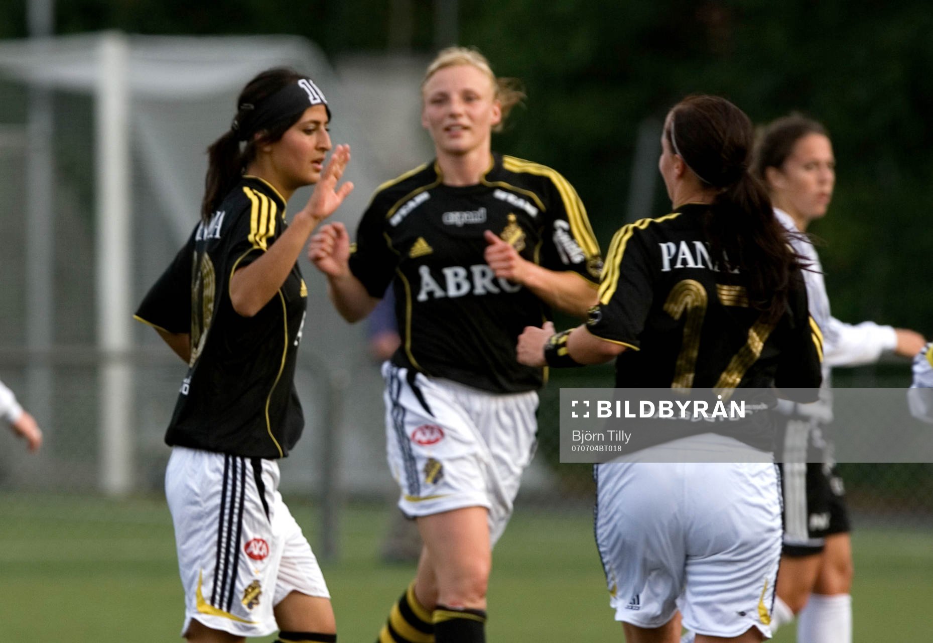 Nazanin Vaseghpanah och Sofia Simonsson, AIK