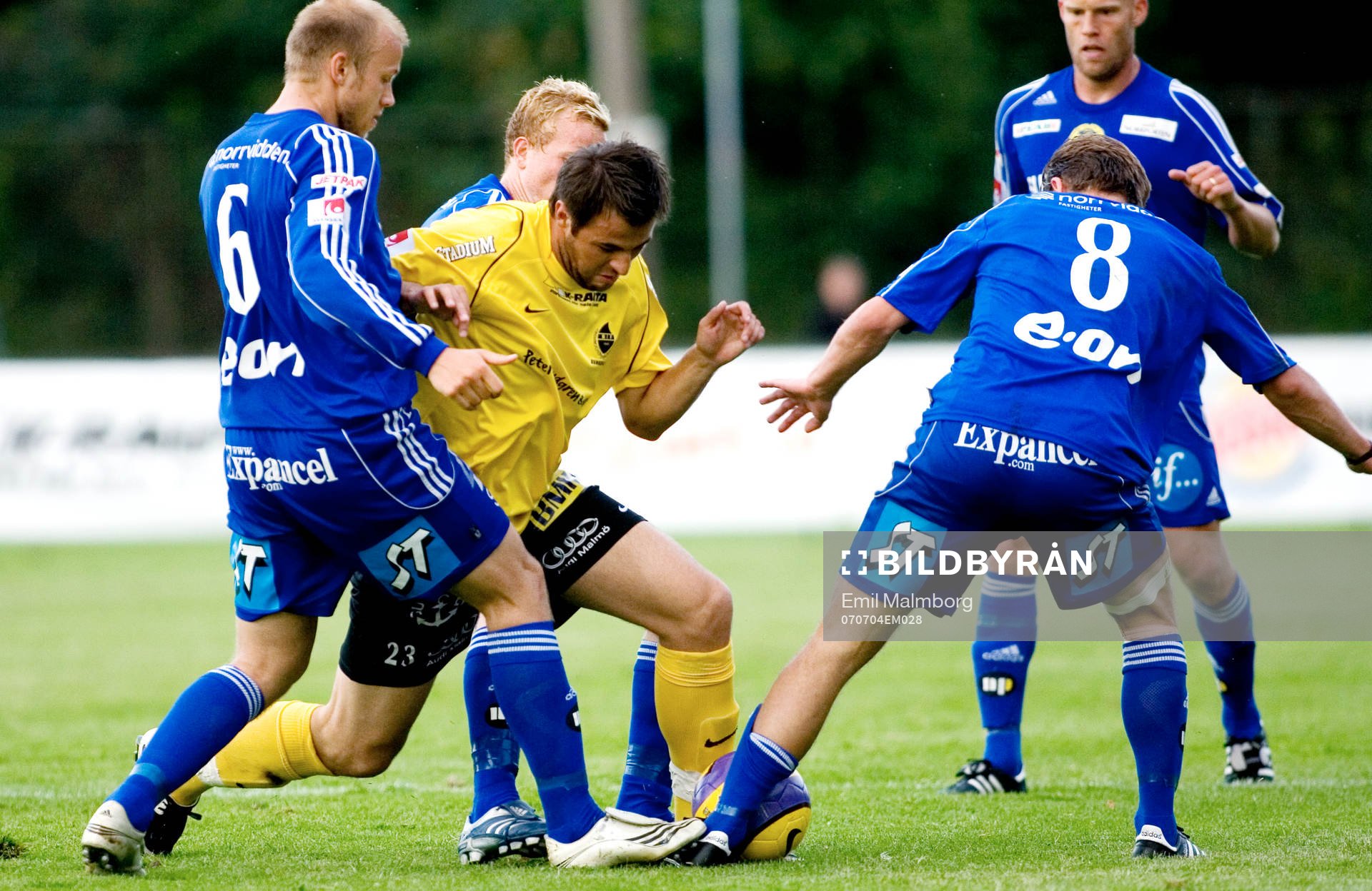 Vedad Aganovic, Bunkeflo omringad av Sundsvalls spelare