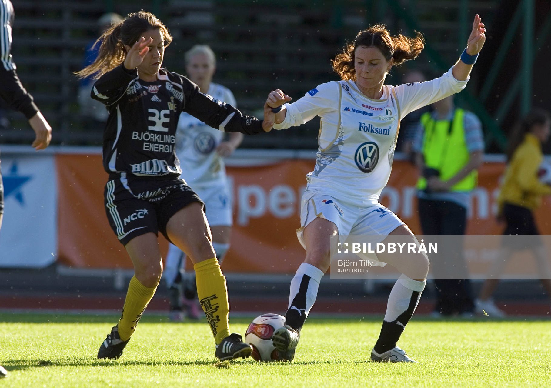 Kacey White, Bäling och Malin Moström, Umeå
