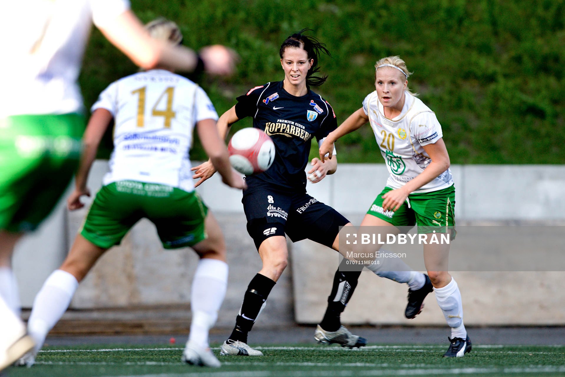 Lotta Schelin, Göteborg lägger in bollen mellan Malin