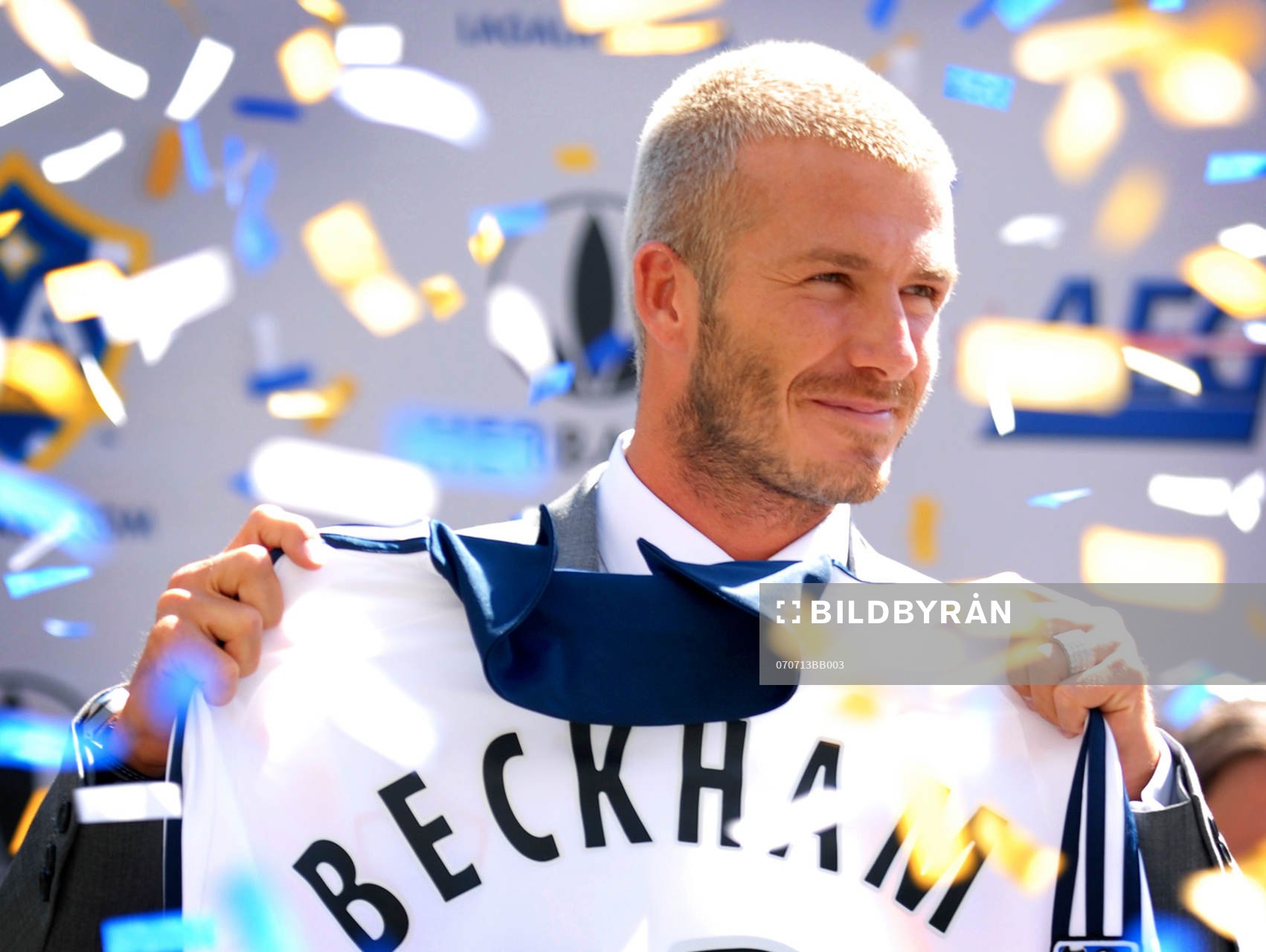  David Beckham presenteras som ny spelare i Los Angeles Galaxy. Tröja.