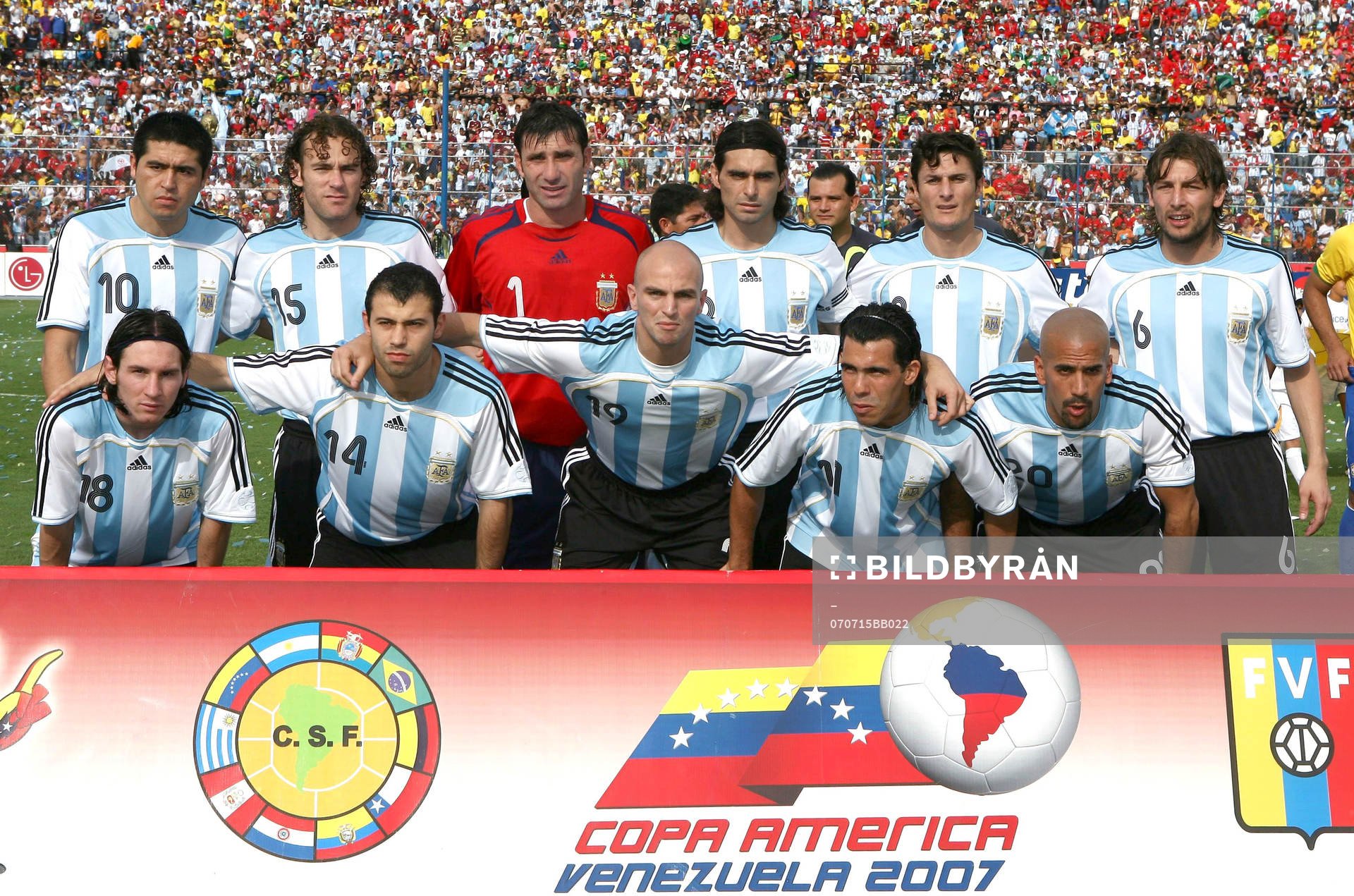 Bakre raden fr.v. Riquelme, Gabriel Milito, Roberto