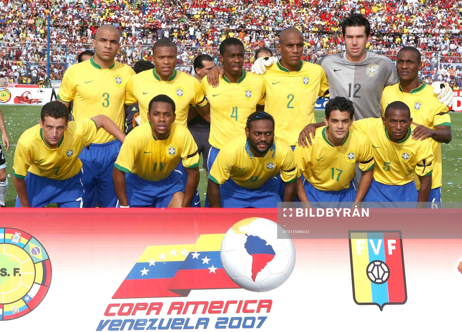 Bakre raden fr.v. Alex, Julio Baptista, Juan, Maicon, Doni,