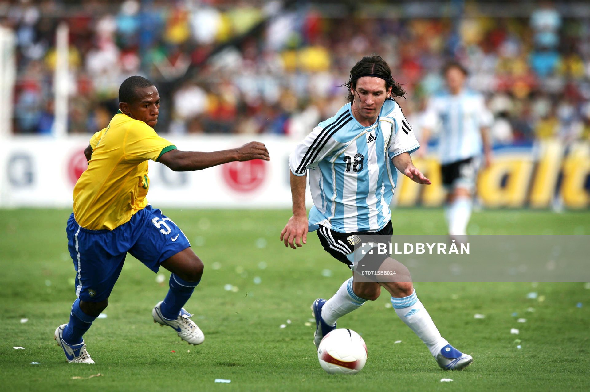 Mineiro, Brasilien jagar Lionel Messi, Argentina
