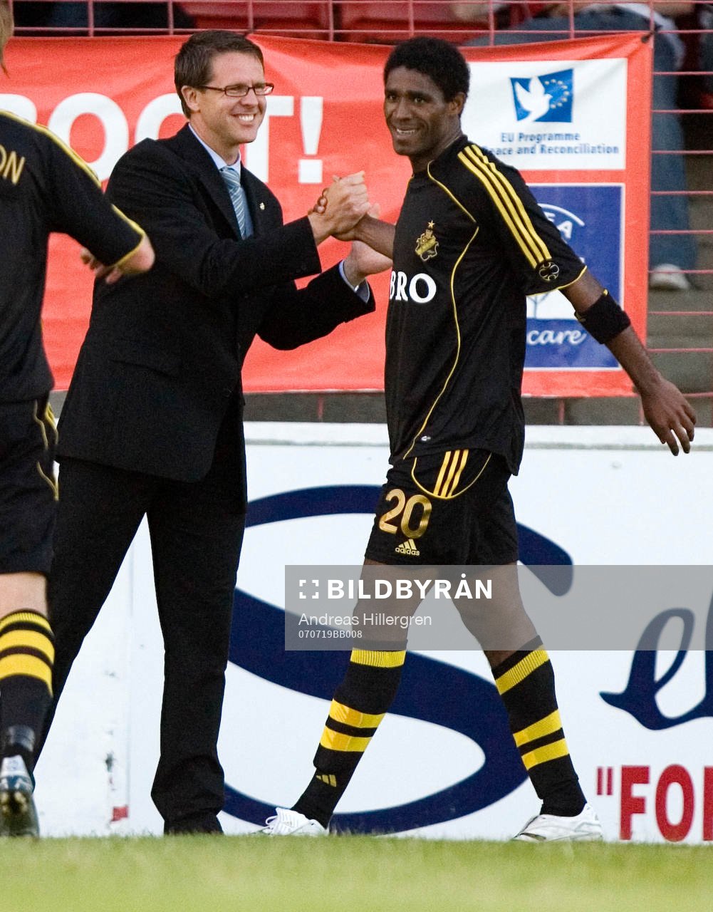 Rikard Norlin, tränare, och Khari Stephenson, AIK. Glädje