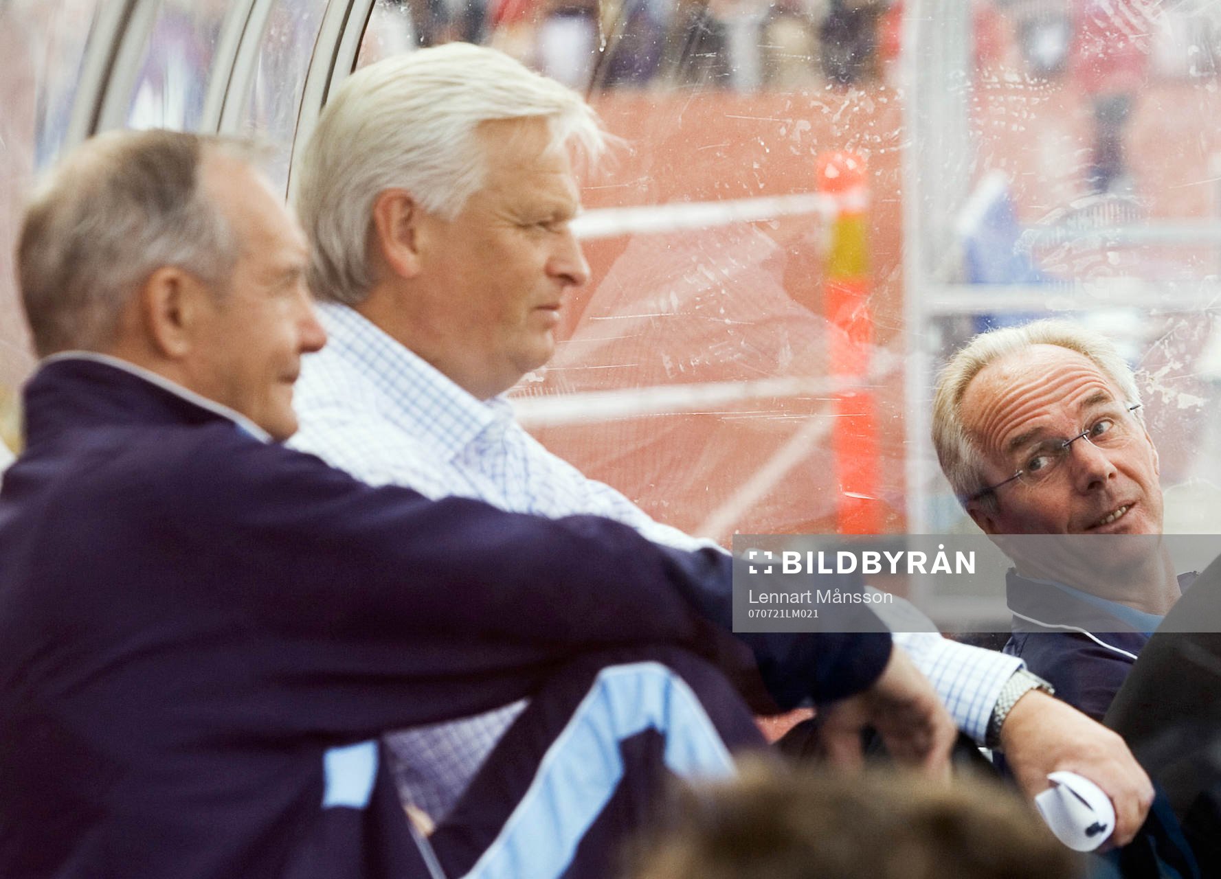  Sven-Göran Eriksson (Sven Göran Svennis Eriksson), Manager Manchester City vänder sig till Tord Grip och Hasse Backe, tränare.