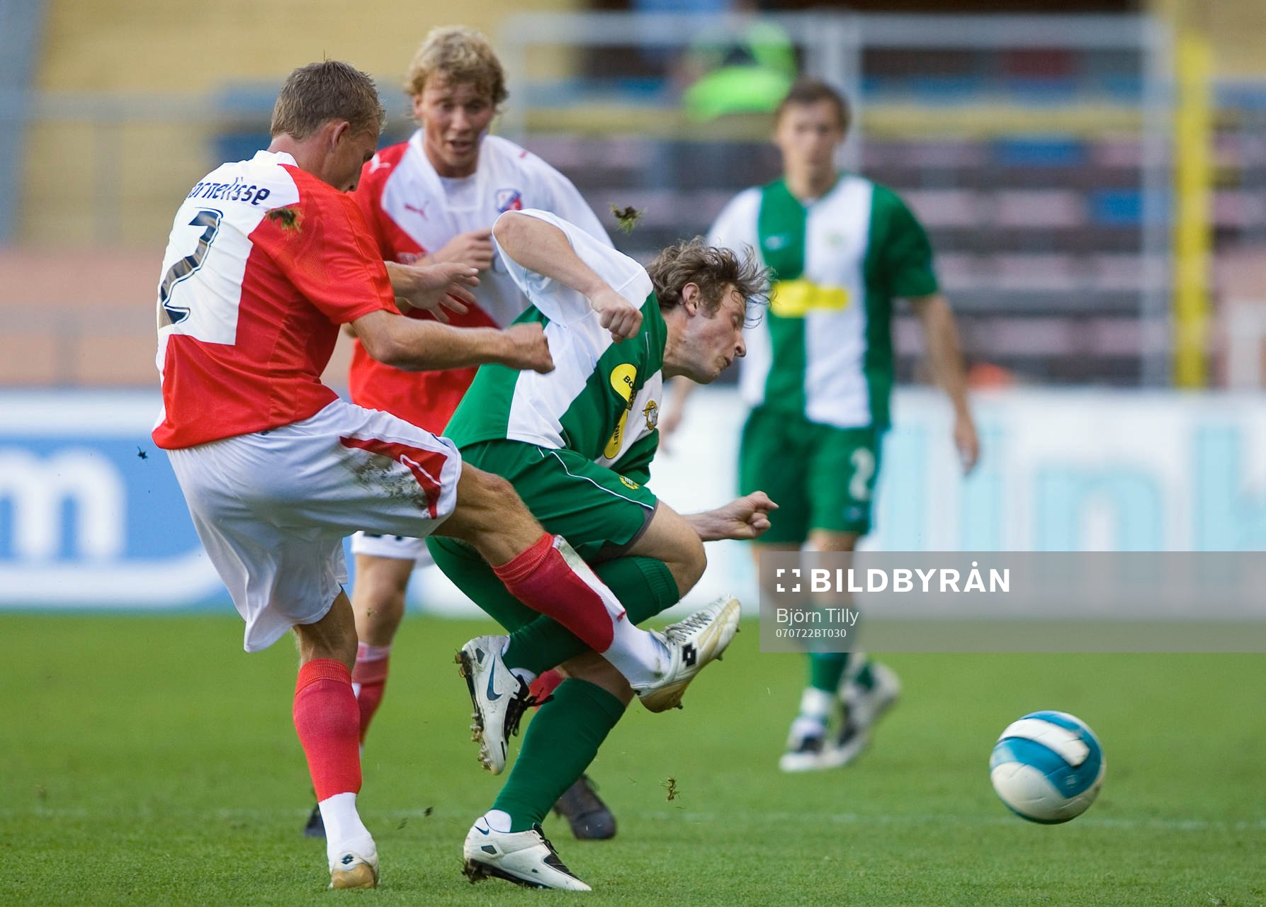 Fotboll, final Intertoto Cup, Hammarby - Utrecht: Tim Cornelissen, Utrecht och Haris Laitinen, Hammarby, 