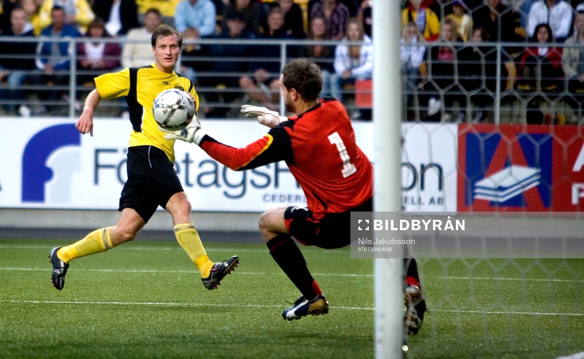 Daniel Mobaeck, Elfsborg, lägger bollen i stolpen