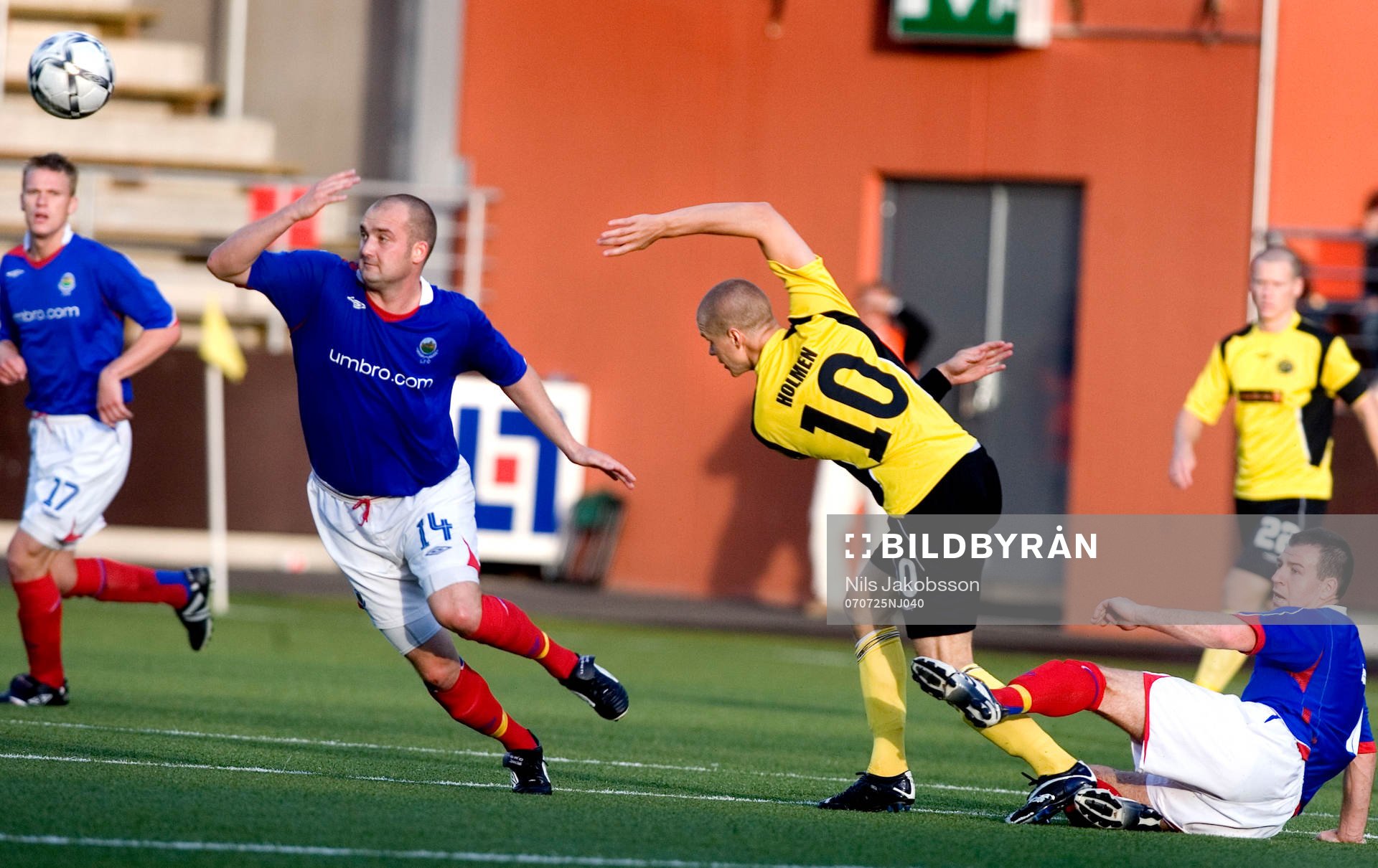 Paul McAreavey, Linfield, Samuel Holmén, Elfsborg
