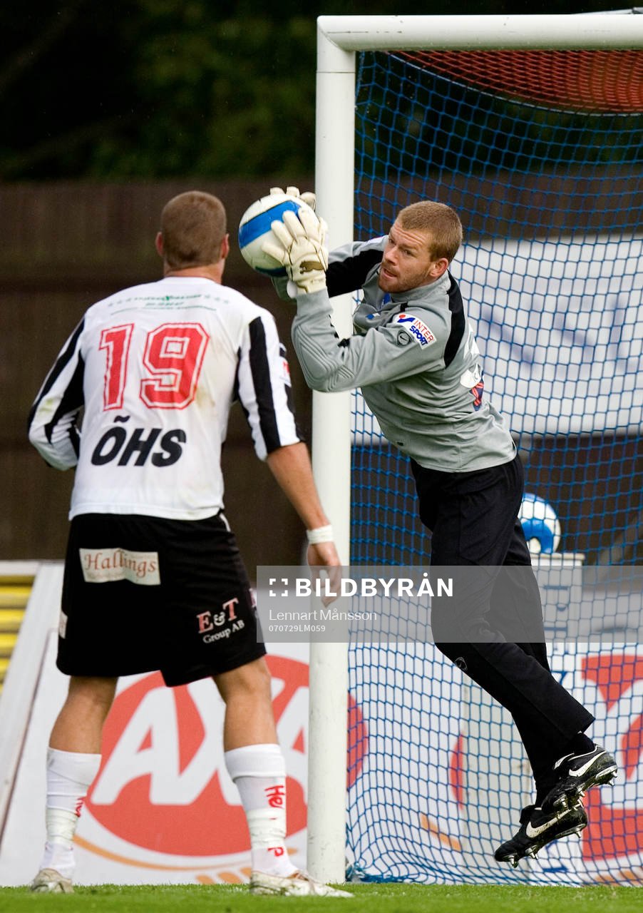 Robert Veselovsky, målvakt, Öster. Räddning