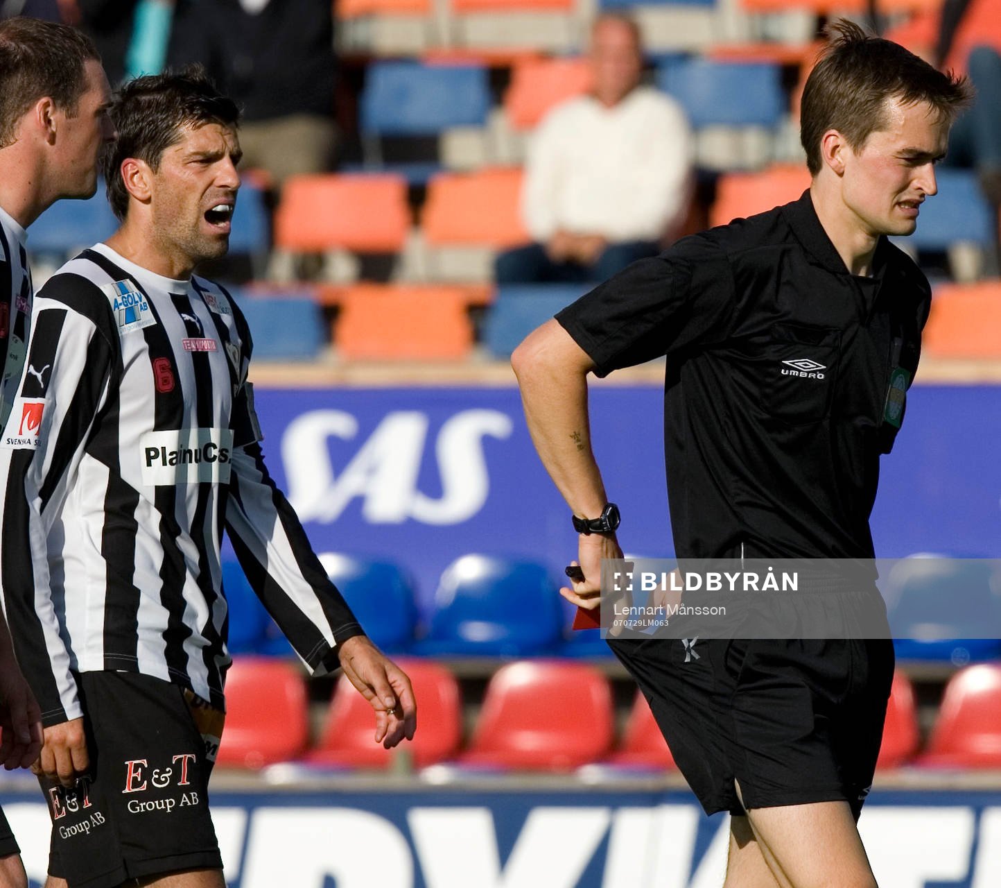 Mikael Cupan. Missnöjd. Ken Hannsen, domare