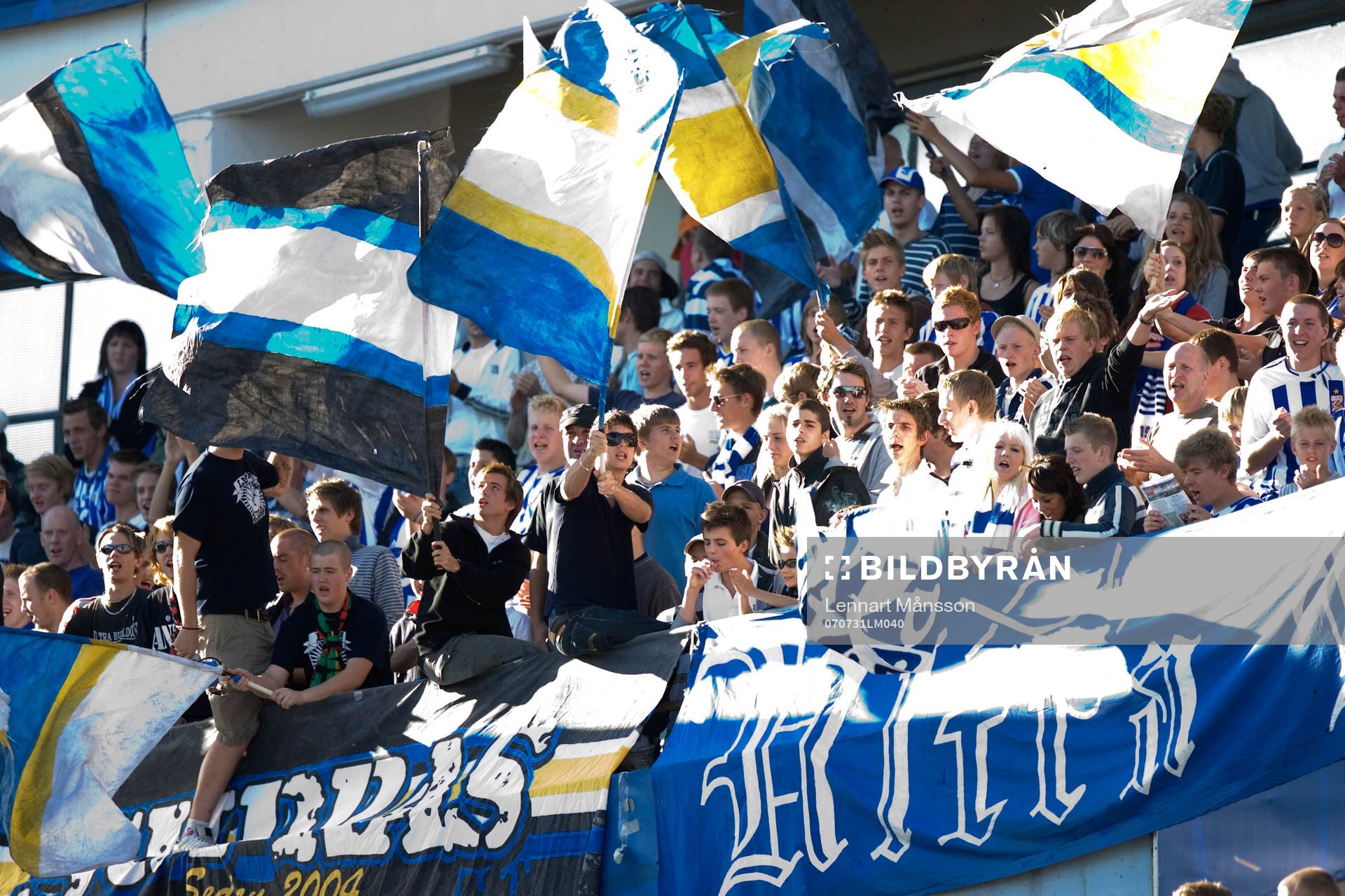 Fans, supporter, flaggor, läktare, publik