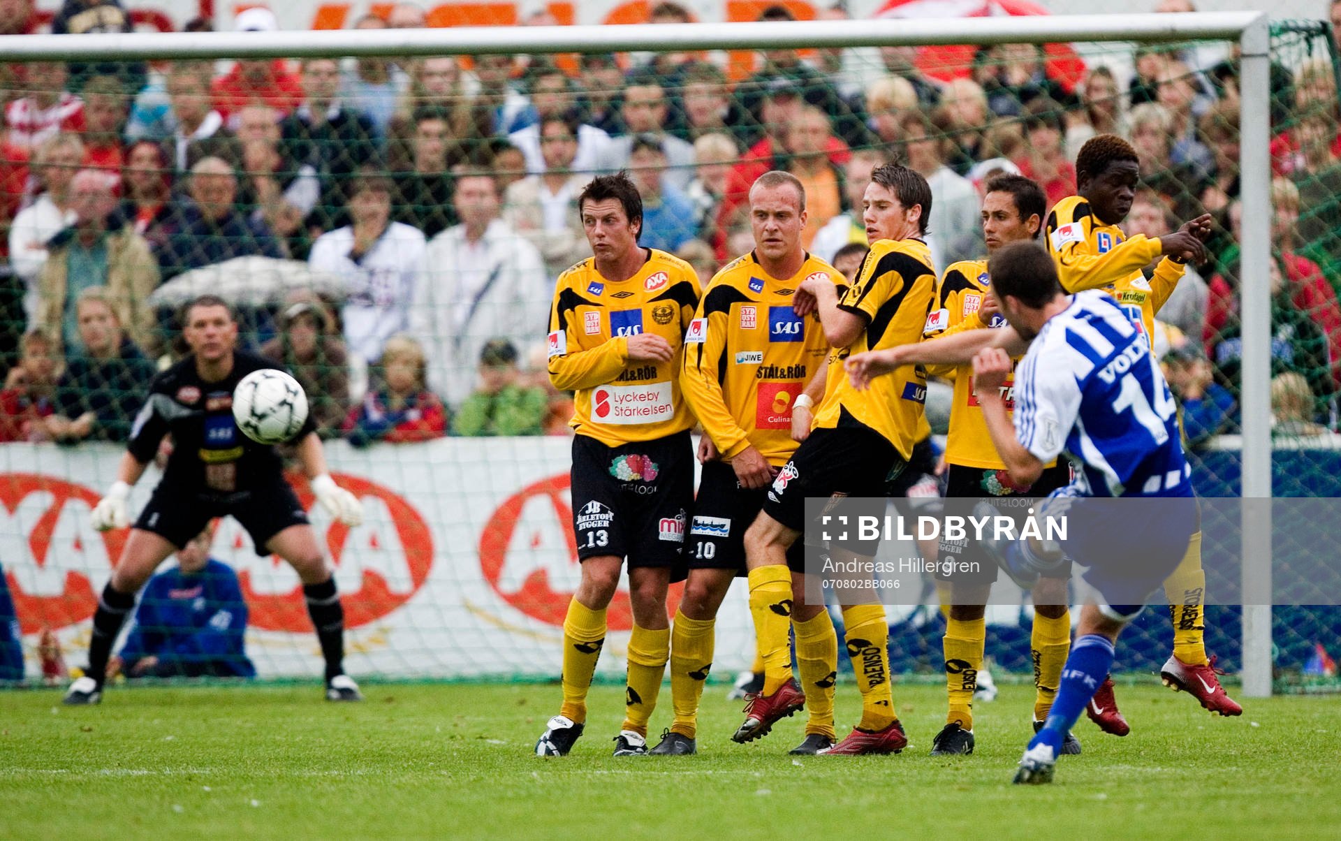 1-2 efter förlängning. Hjálmar Jónsson, slår en