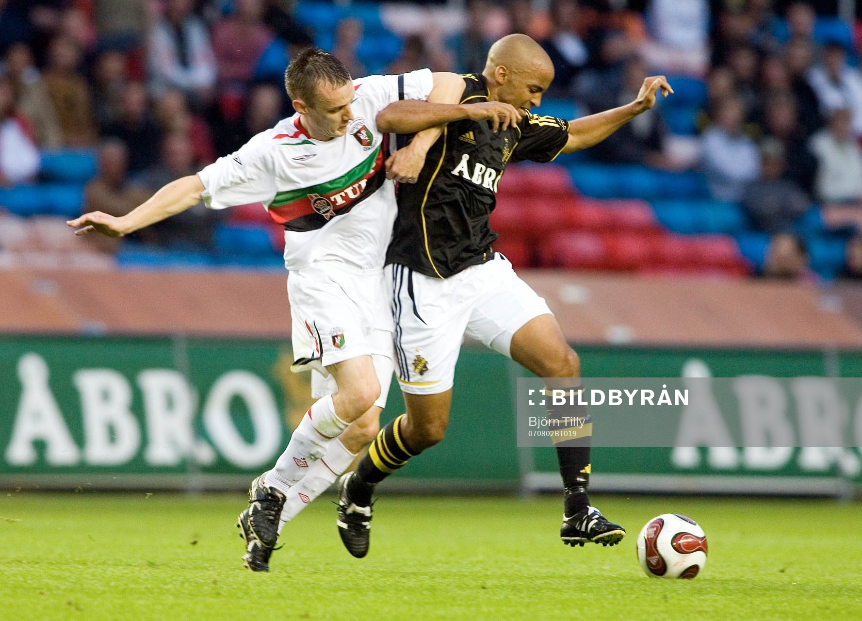 Jason Hill, Glentoran, och Jimmy Tamandi, AIK
