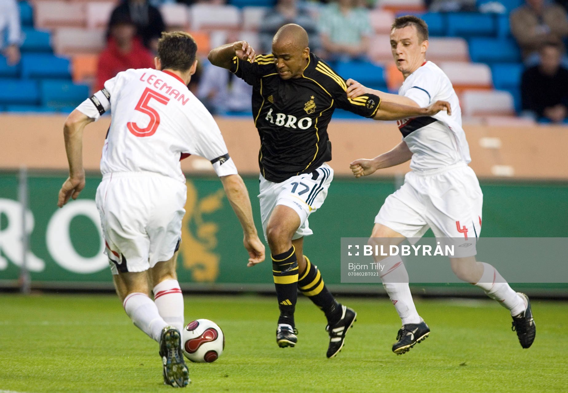 Jimmy Tamandi, AIK, och Jason Hill, Glentoran