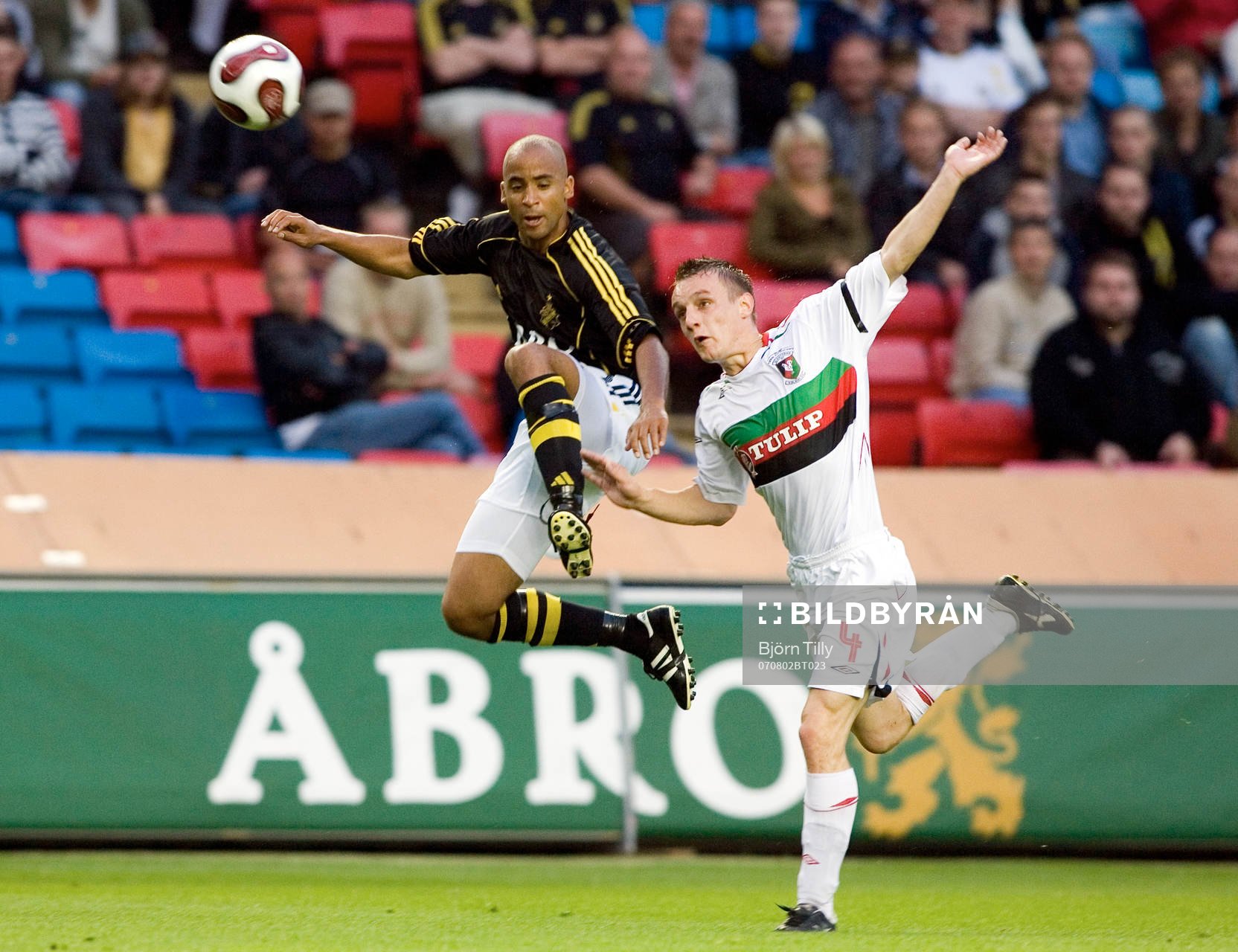 Jimmy Tamandi, AIK, och Jason Hill, Glentoran