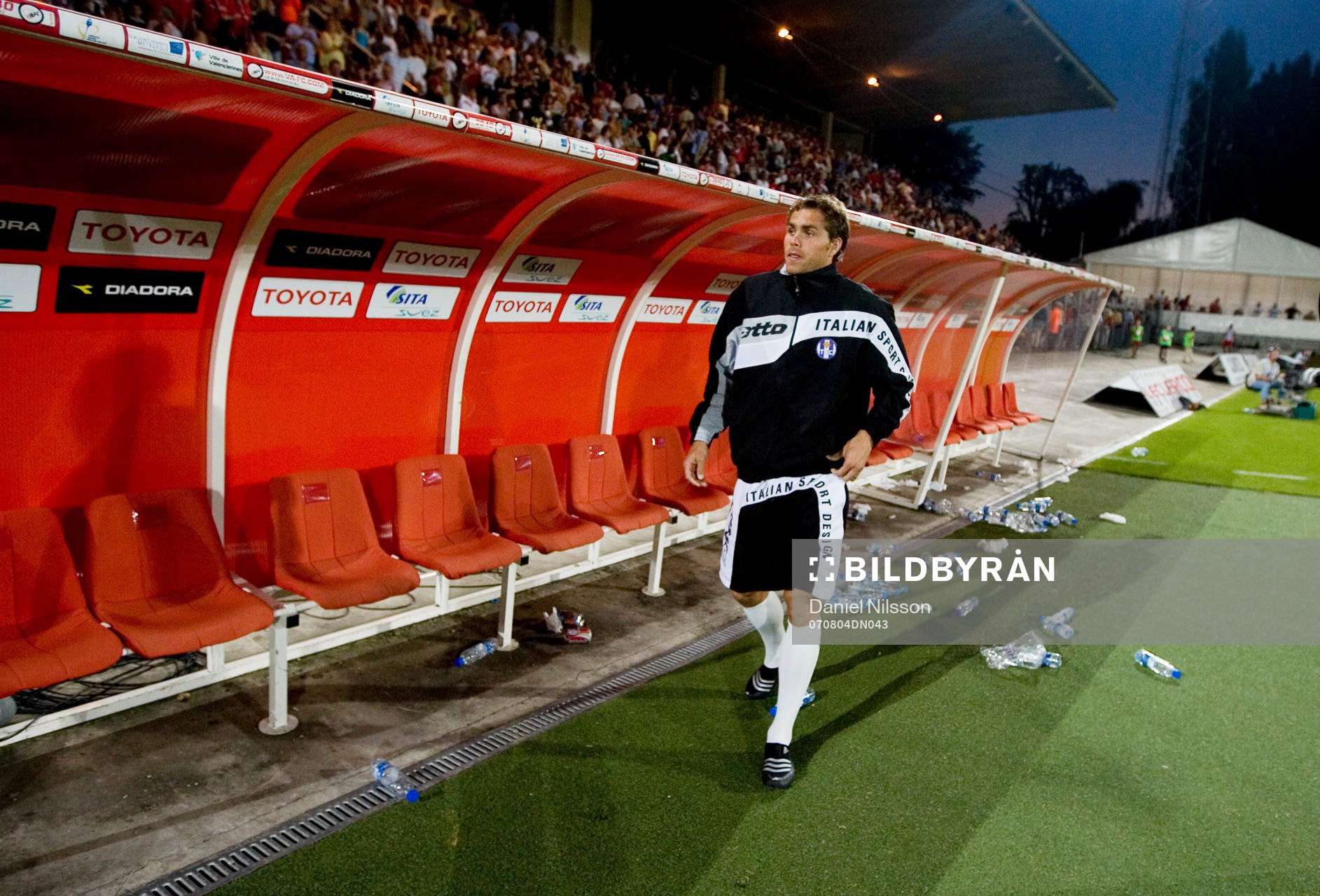  Johan Elmander, Toulouse blev skadad och blev utbytt en bit in i första halvlek, avbytarbänk.