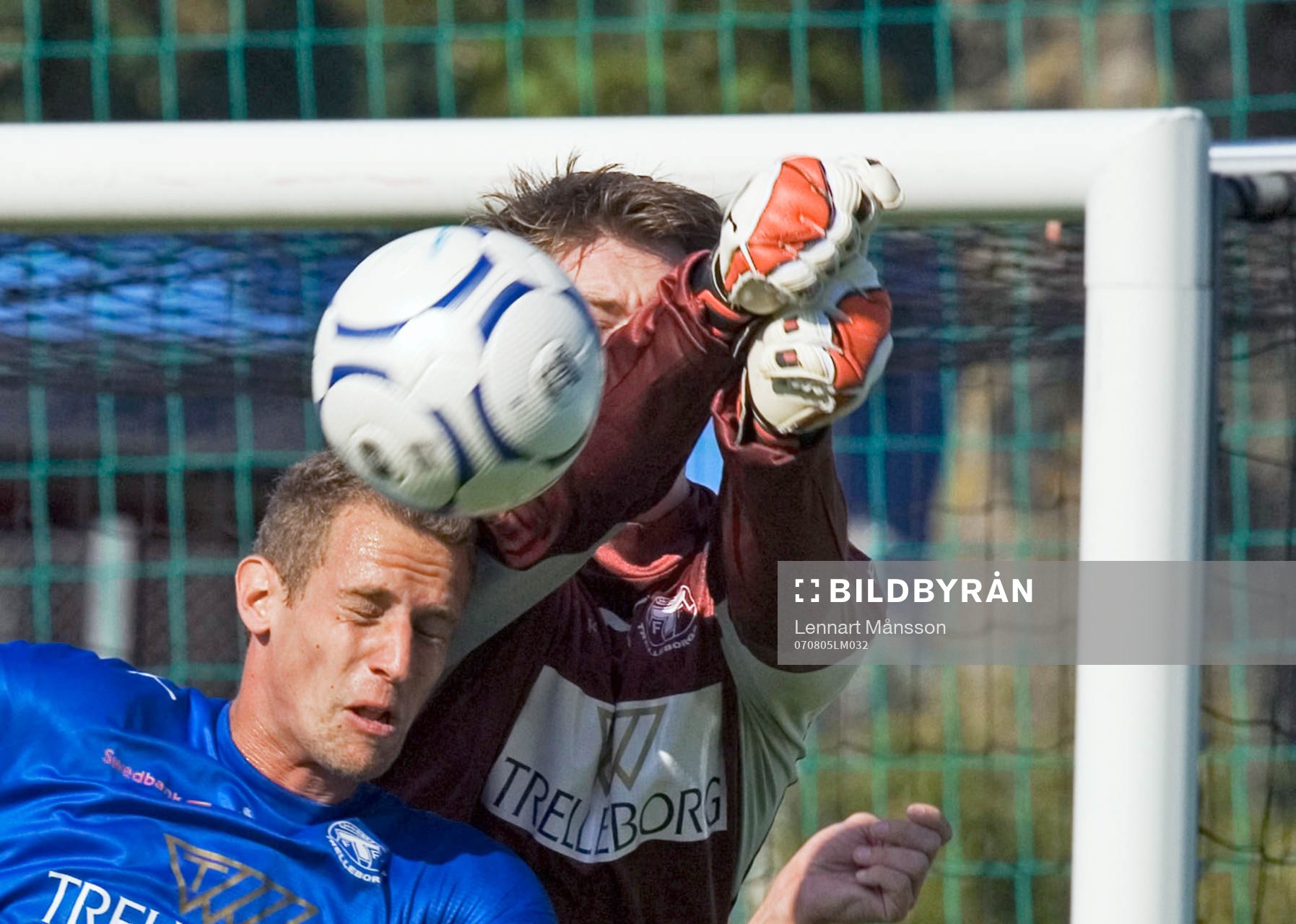 Christian Fegler boxar bort en hörna