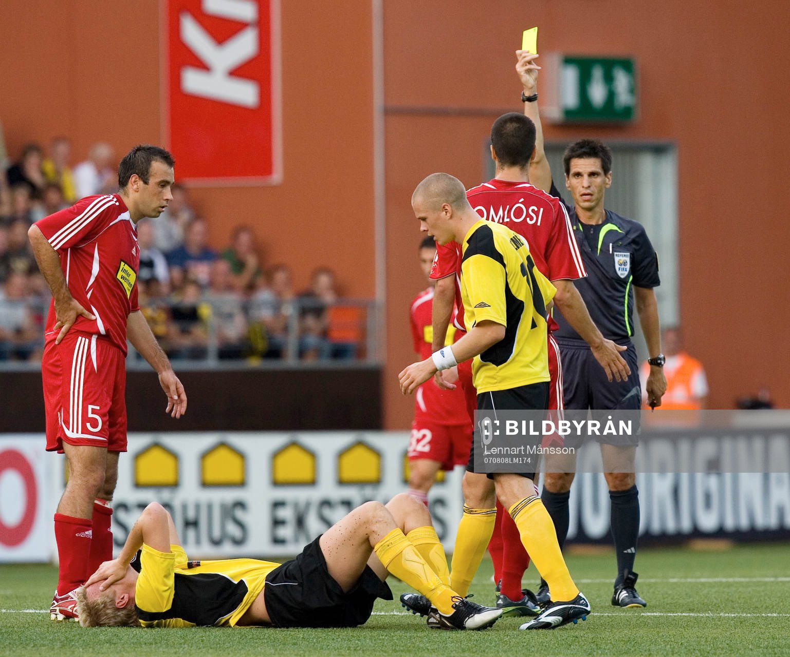 Mathias Svensson, liggande och Samuel Holmén, Elfsborg.