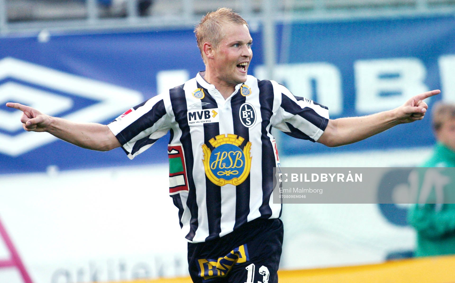  Matthias Eklund, Landskrona rundar målvakten Peter Karlsson, Sylvia och gör 3-0. Jubel