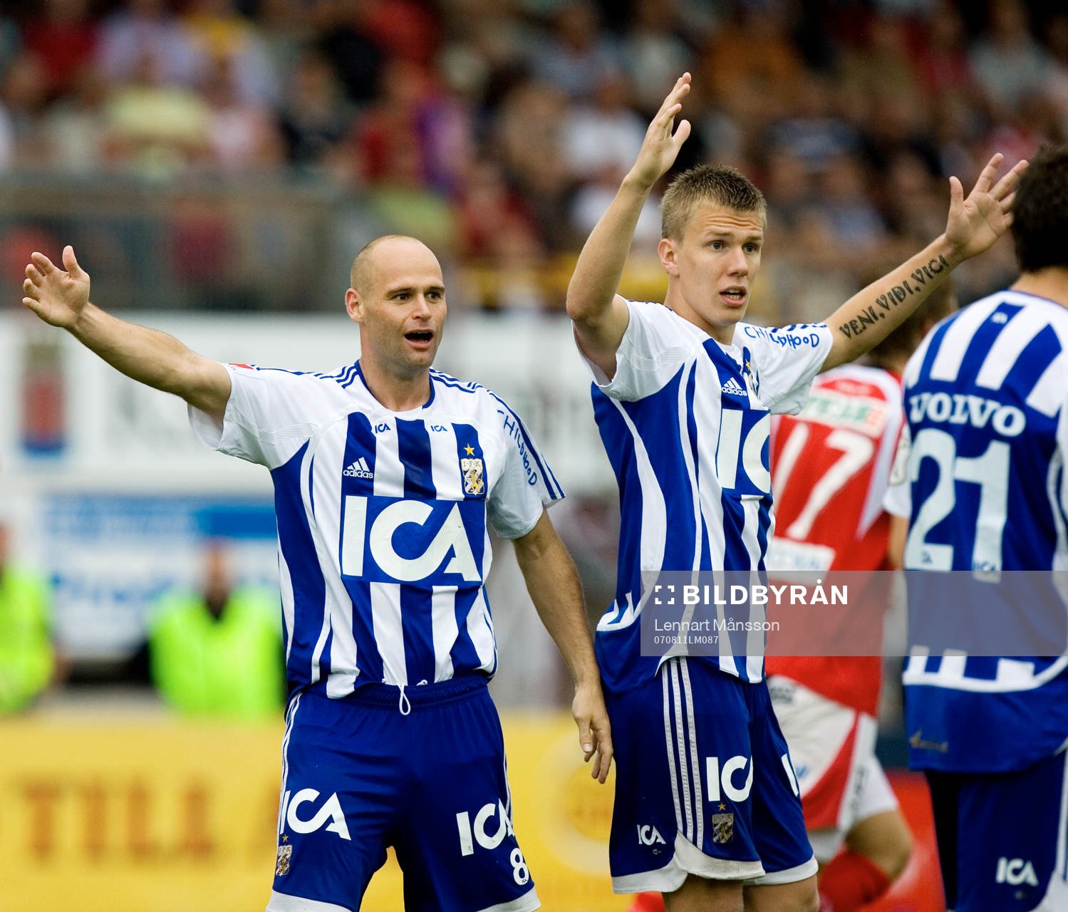 Thomas Olsson och Pontus Wernbloom protesterar