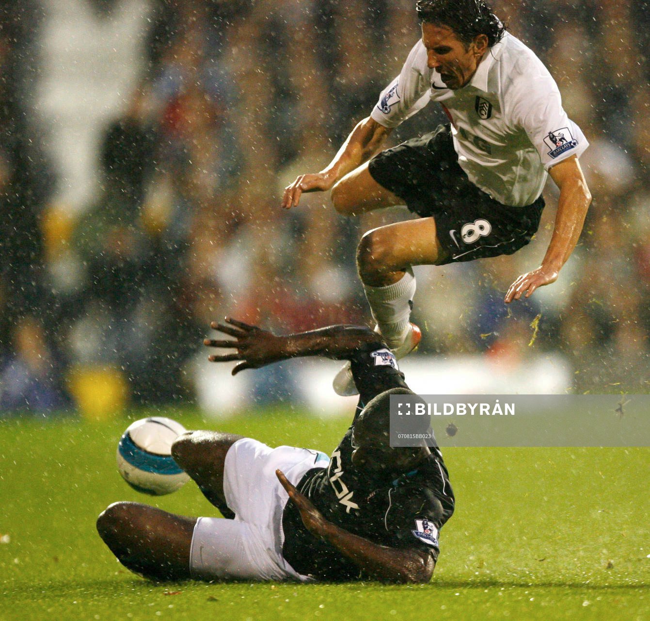  Alexei Smertin och Jlloyd Samuel .