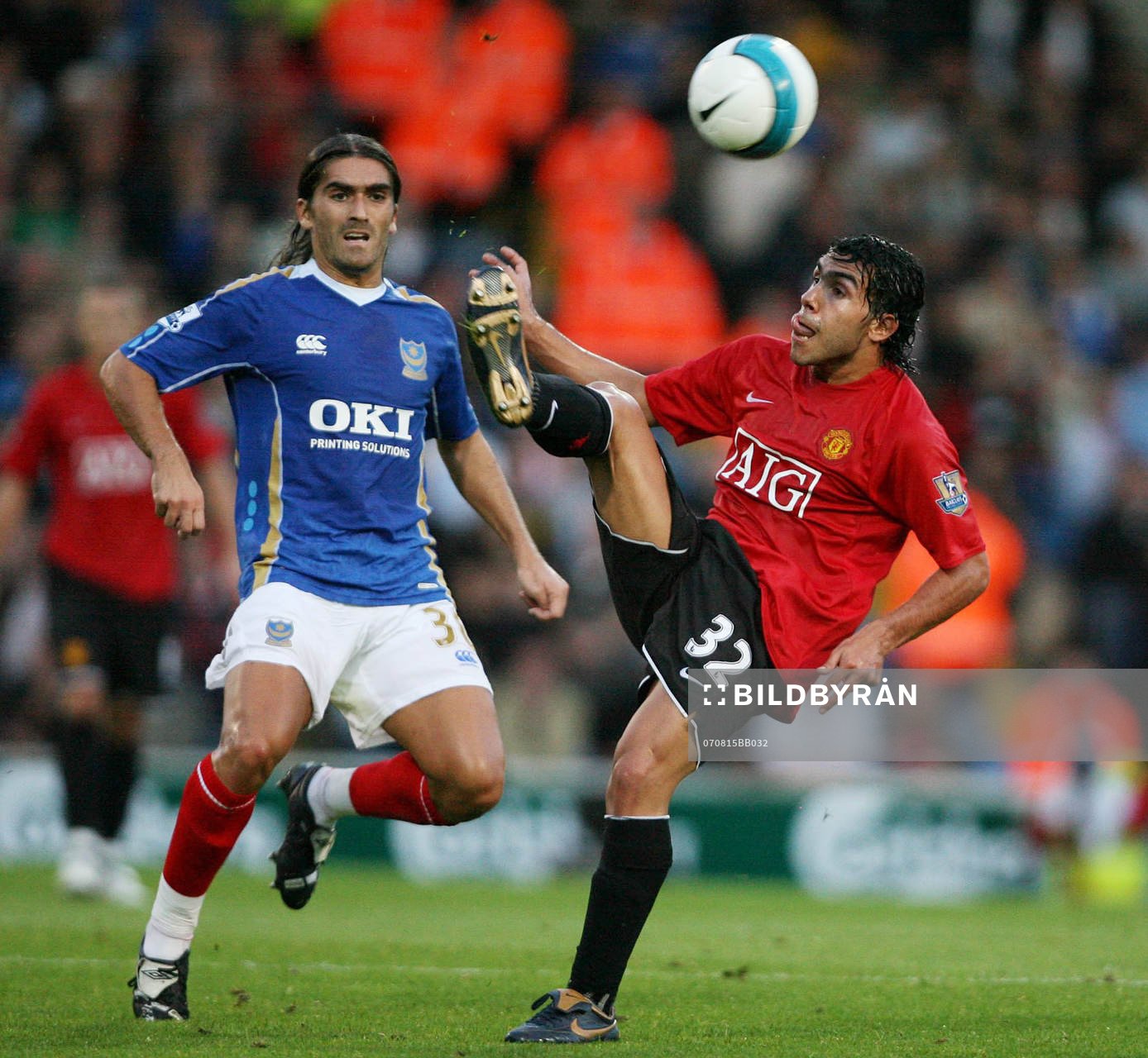 Portsmouth's Pedro Mendes och Carlos Tevez