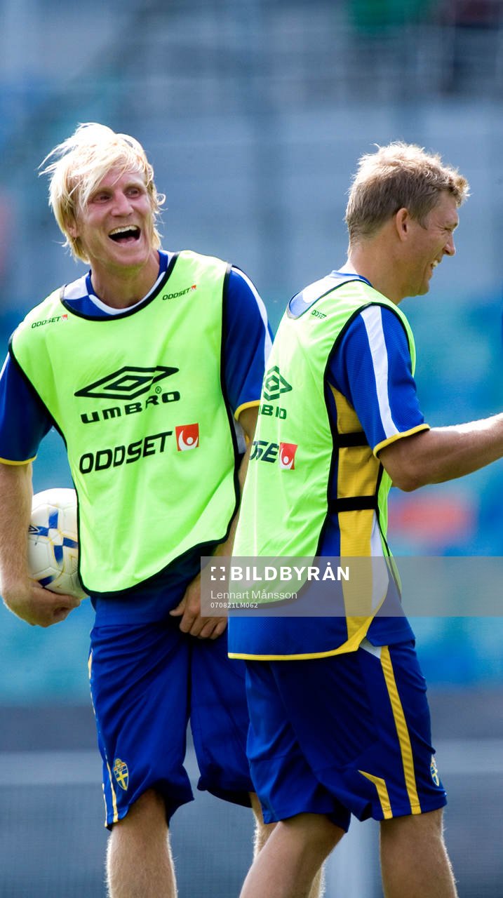 Petter Hansson och Marcus Allbäck har skoj