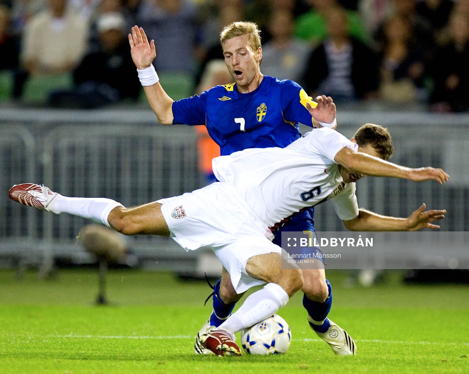 Christian Wilhelmsson vräker omkull Steve Cherundolo