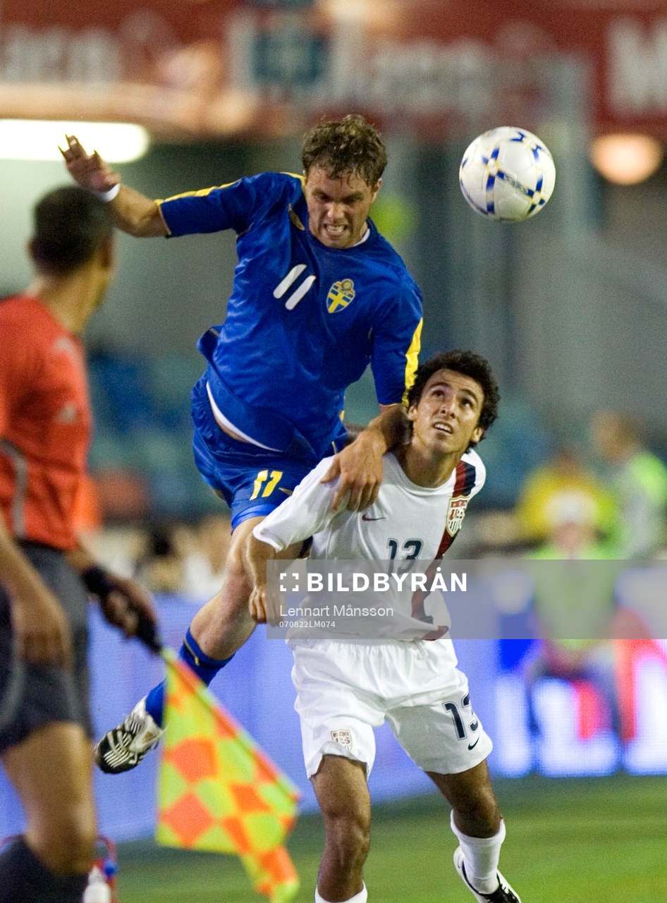 Johan Elmander  och Jonathan Bornstein, USA