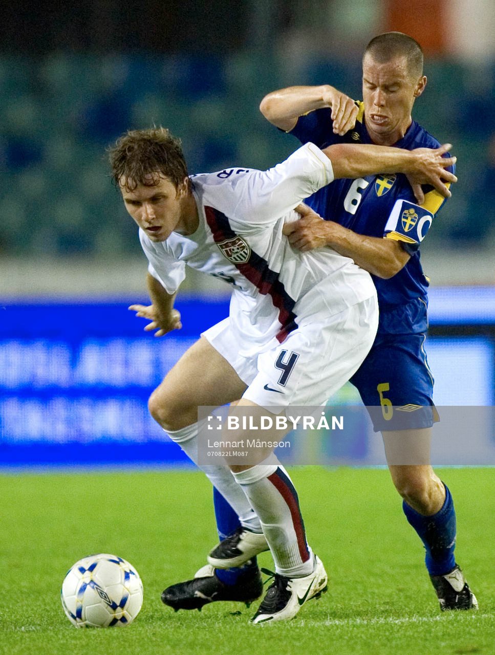 Daniel Andersson, brottar sig fram