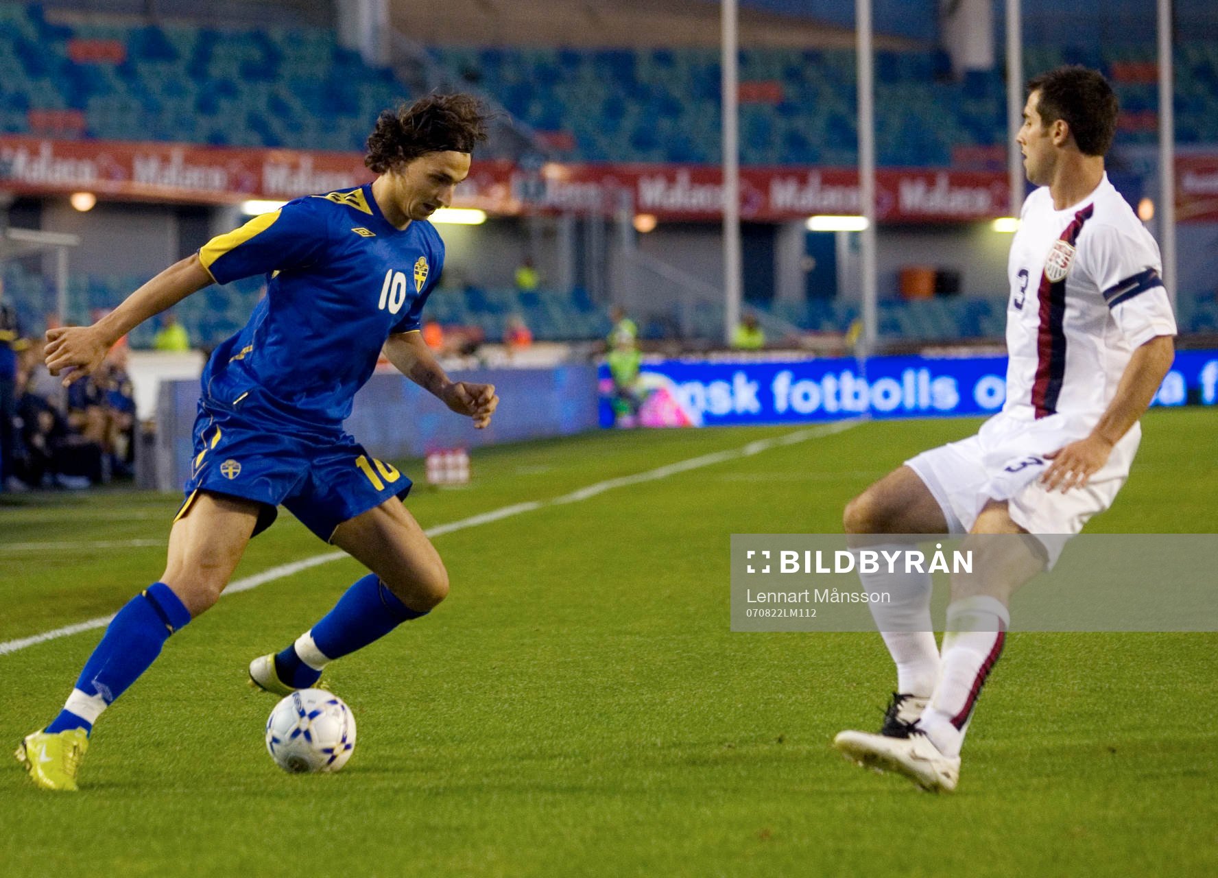   Zlatan Ibrahimovic, Sverige och Carlos Bocanegra, USA.