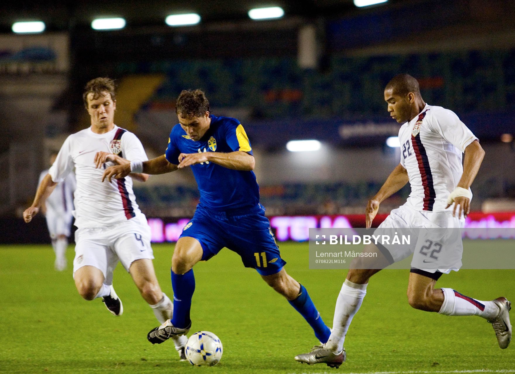 Johan Elmander, Sverige, Michael Bradley och Oguchi Oneywu,