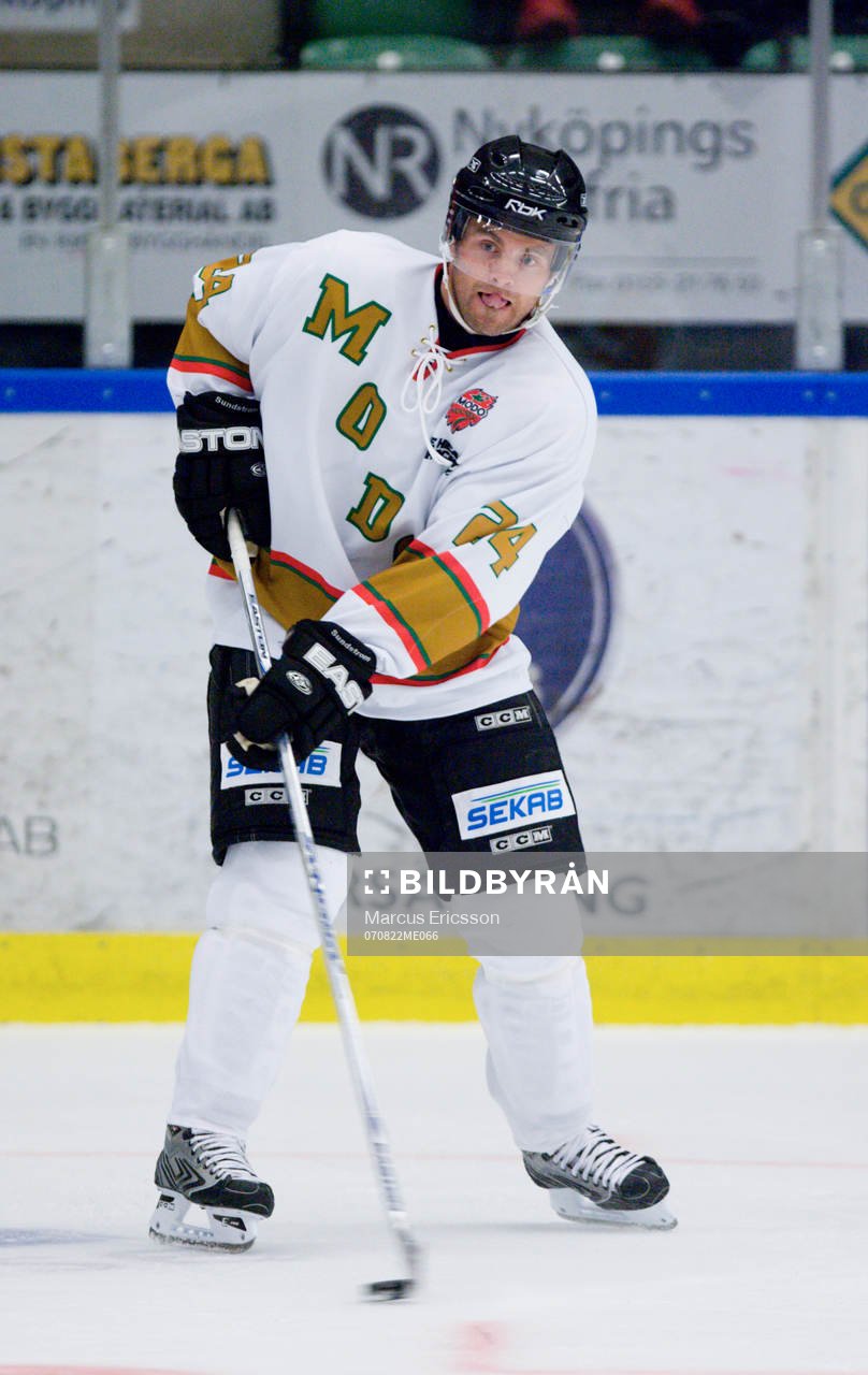 Niklas Sundström, Modo