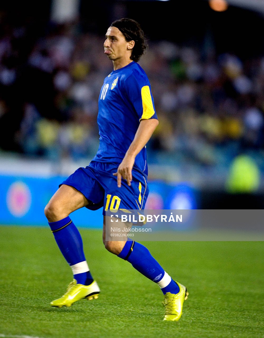 Zlatan Ibrahimovic, räcker ut tungan