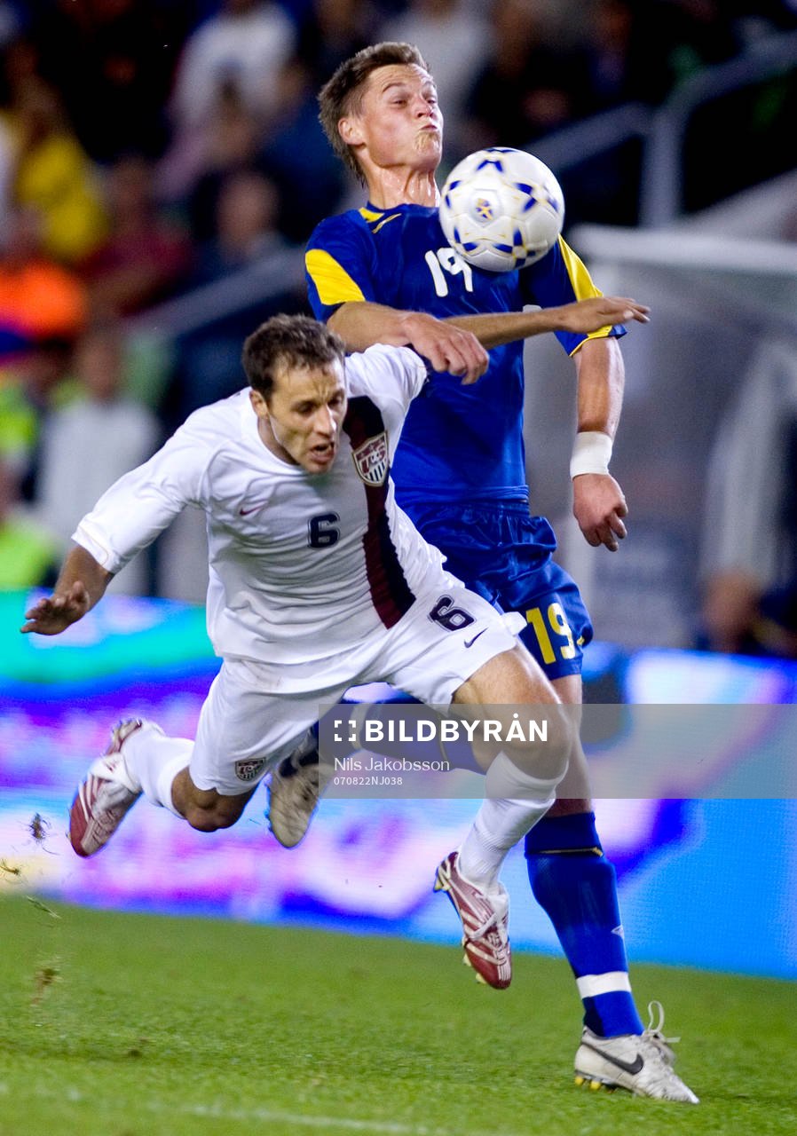 Steve Cherundolo, USA, Markus Rosenberg, Sverige