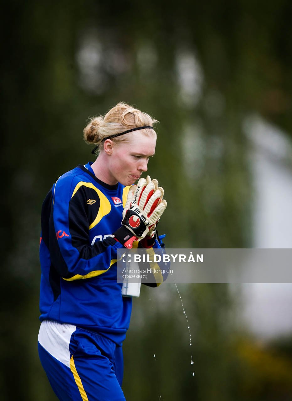 Hedvig Lindahl, målvakt