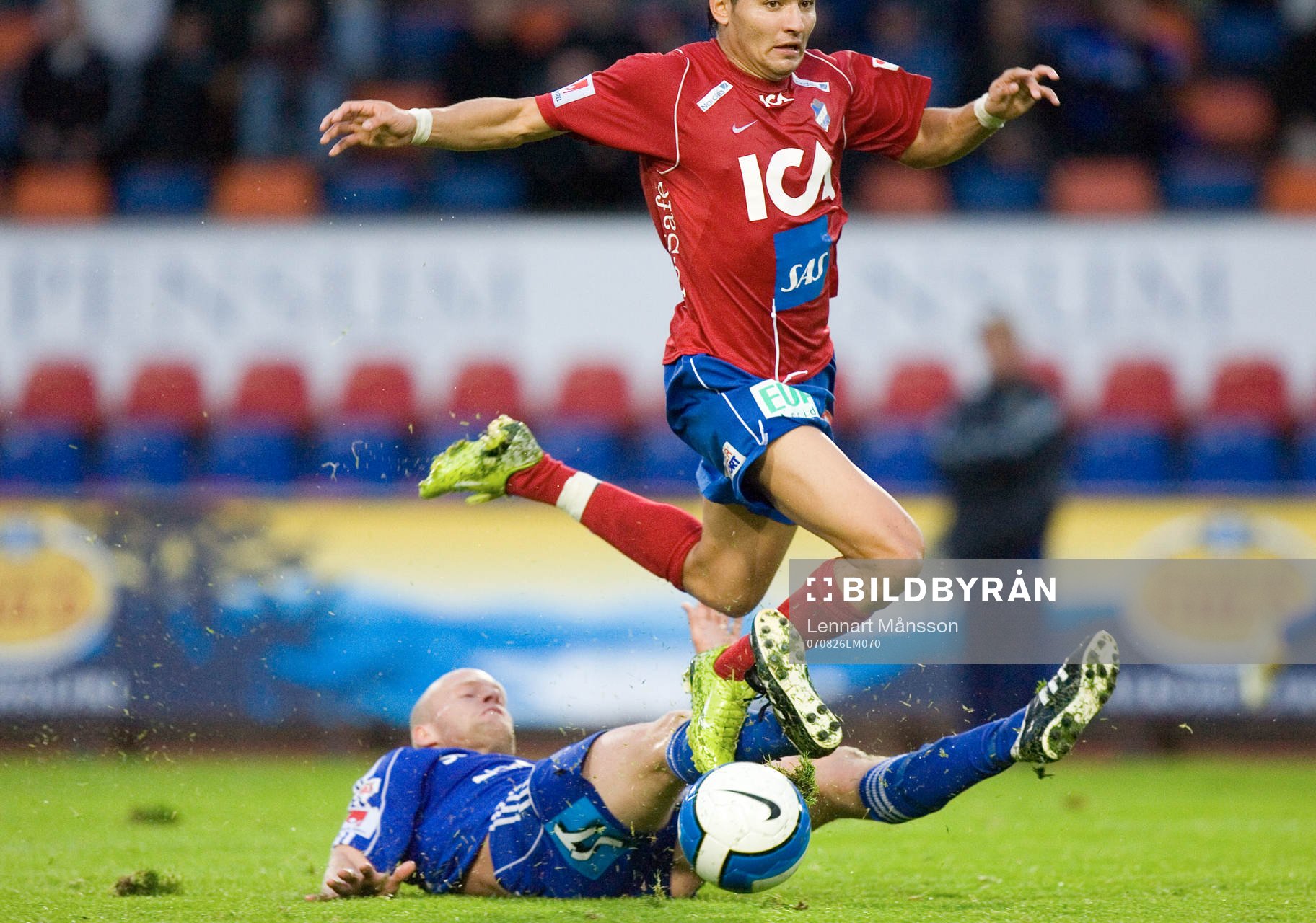 Joel Cedergren glidtacklar Emin Nouri