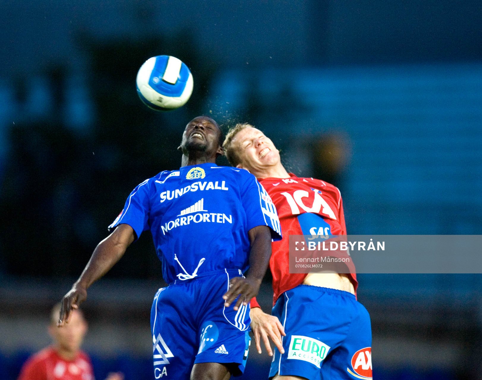 Akombo Ukeyima och Fredrik Bild, nickduell