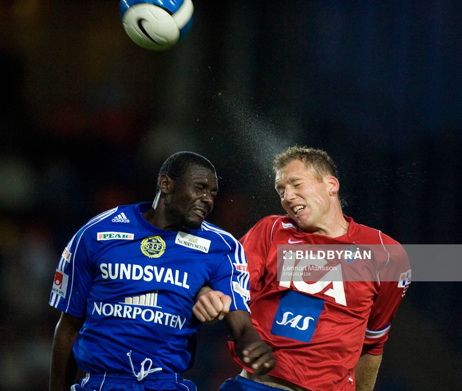 Akombo Ukeyima och Fredrik Bild, nickduell