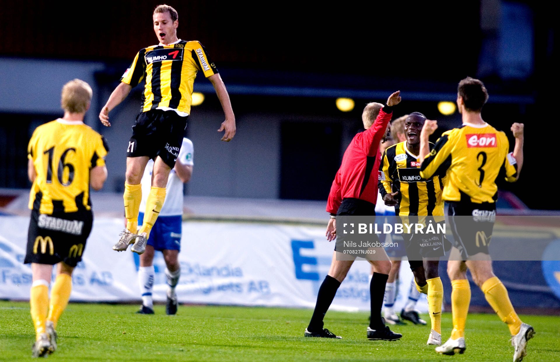 Jonas Henriksson, Häcken, hoppar högt av glädje