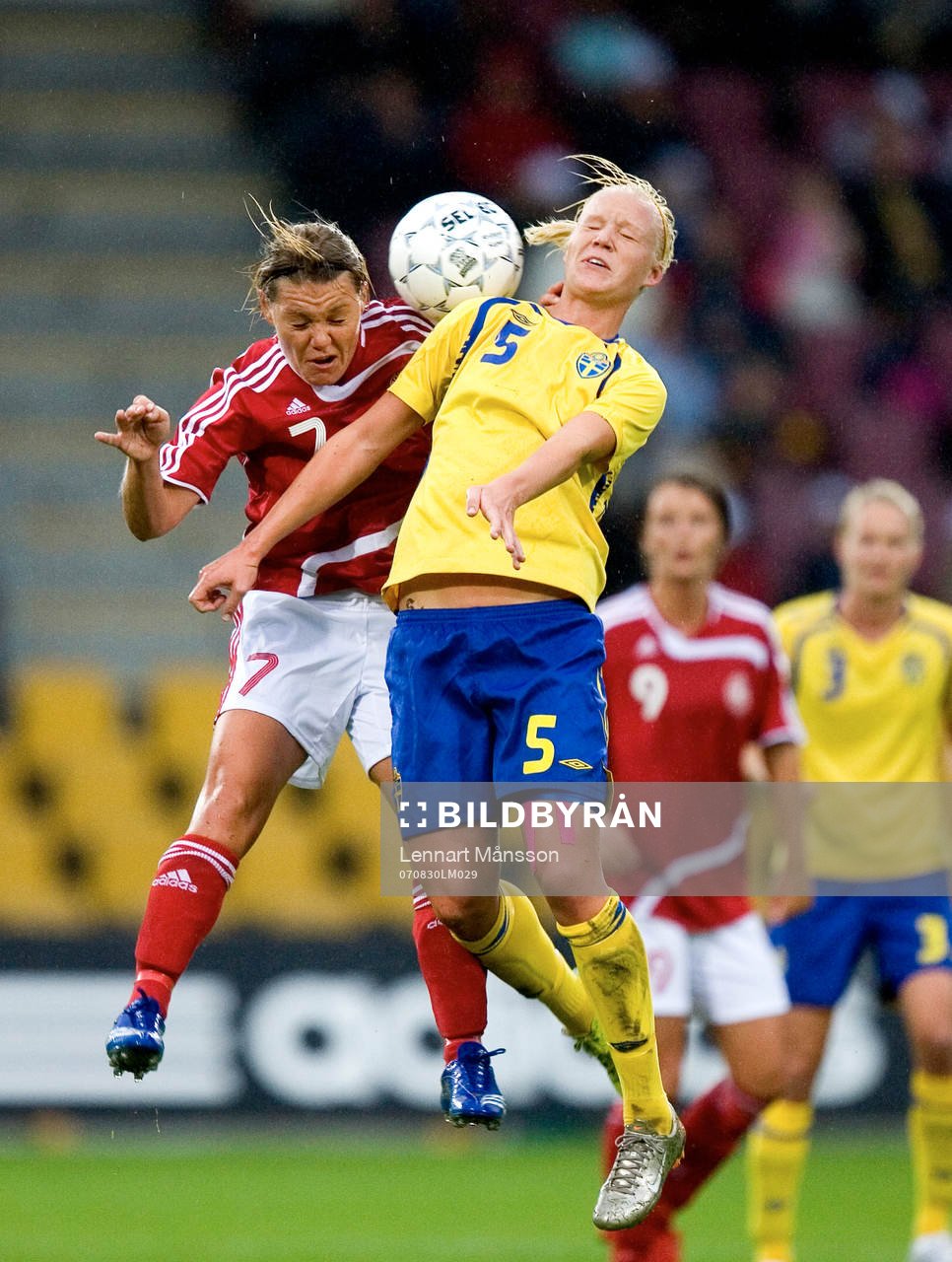 Caroline Seger nickduell med Cathrine Paaske Sörensen
