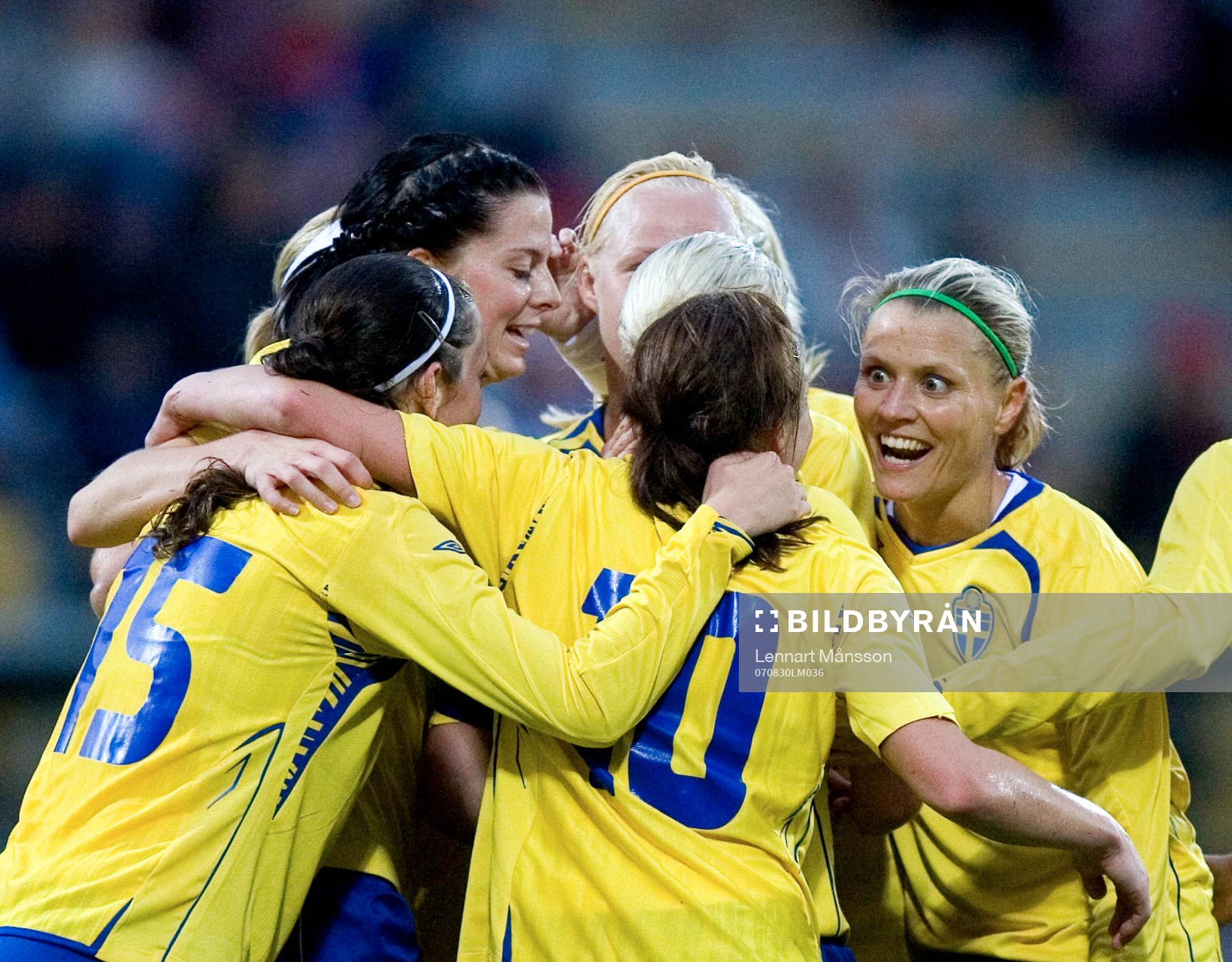  0-1, Nr. 10 Hanna Ljungberg, mål direkt efter skada, hela laget grattar. Jubel.