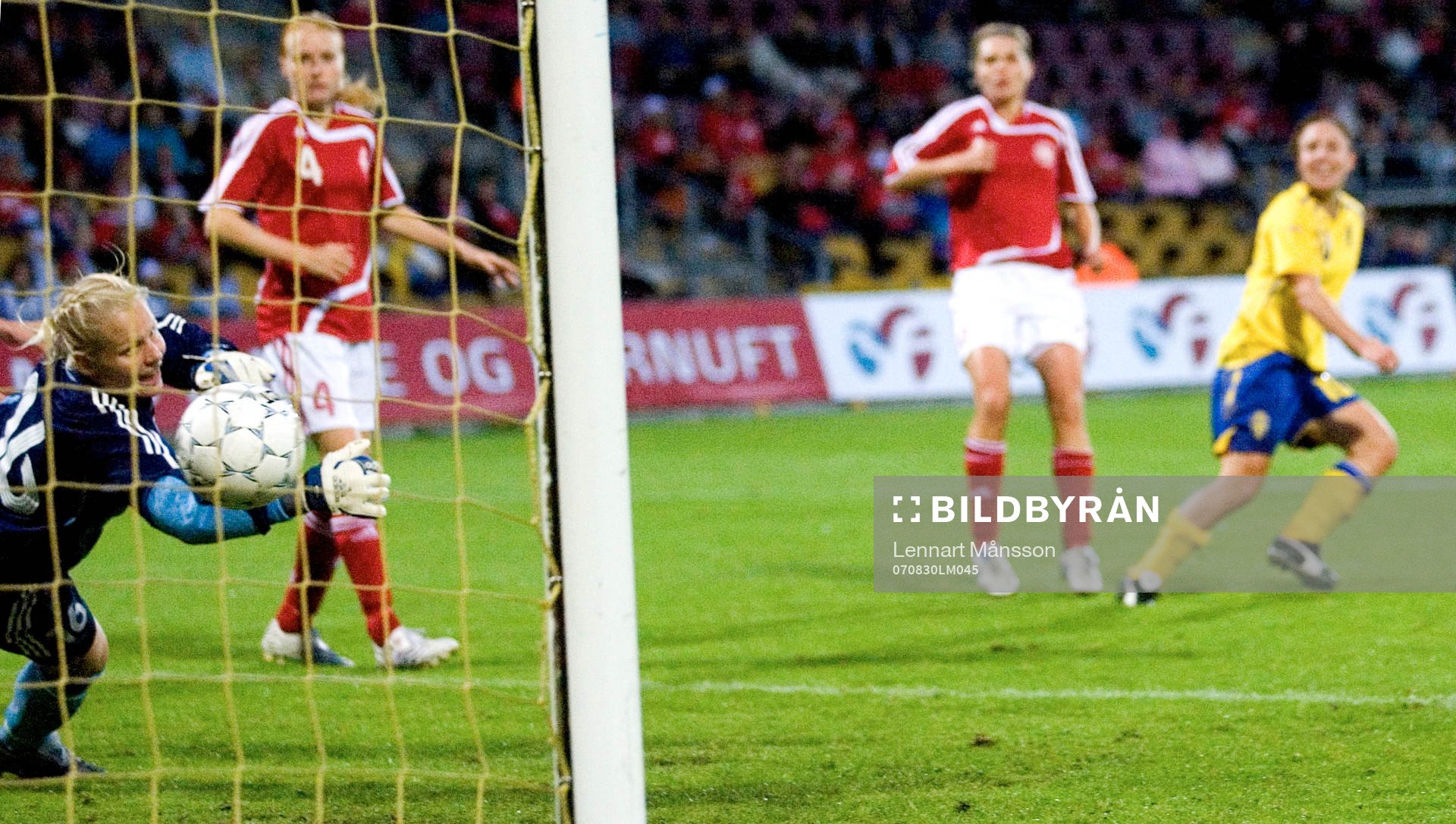 1-2, Hanna Ljungberg bakom danska målvakten