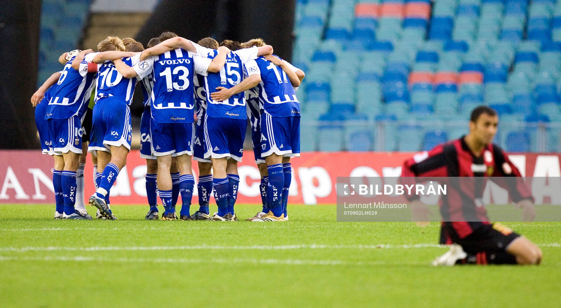 Andra halvlek skall börja, IFK laddar i grupp, Arash