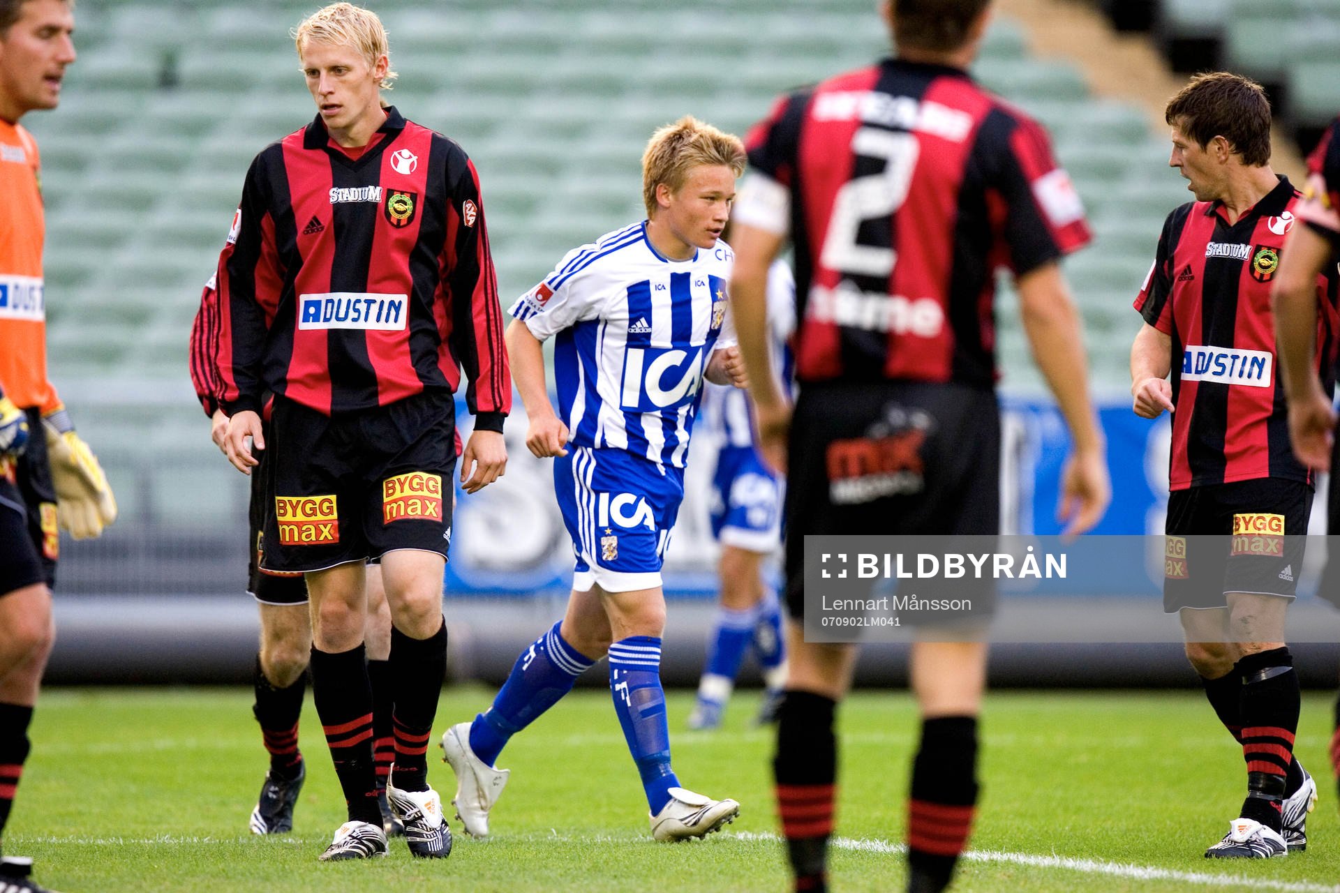   15-årige debutanten Niklas Bärkroth, bland stora motståndare.