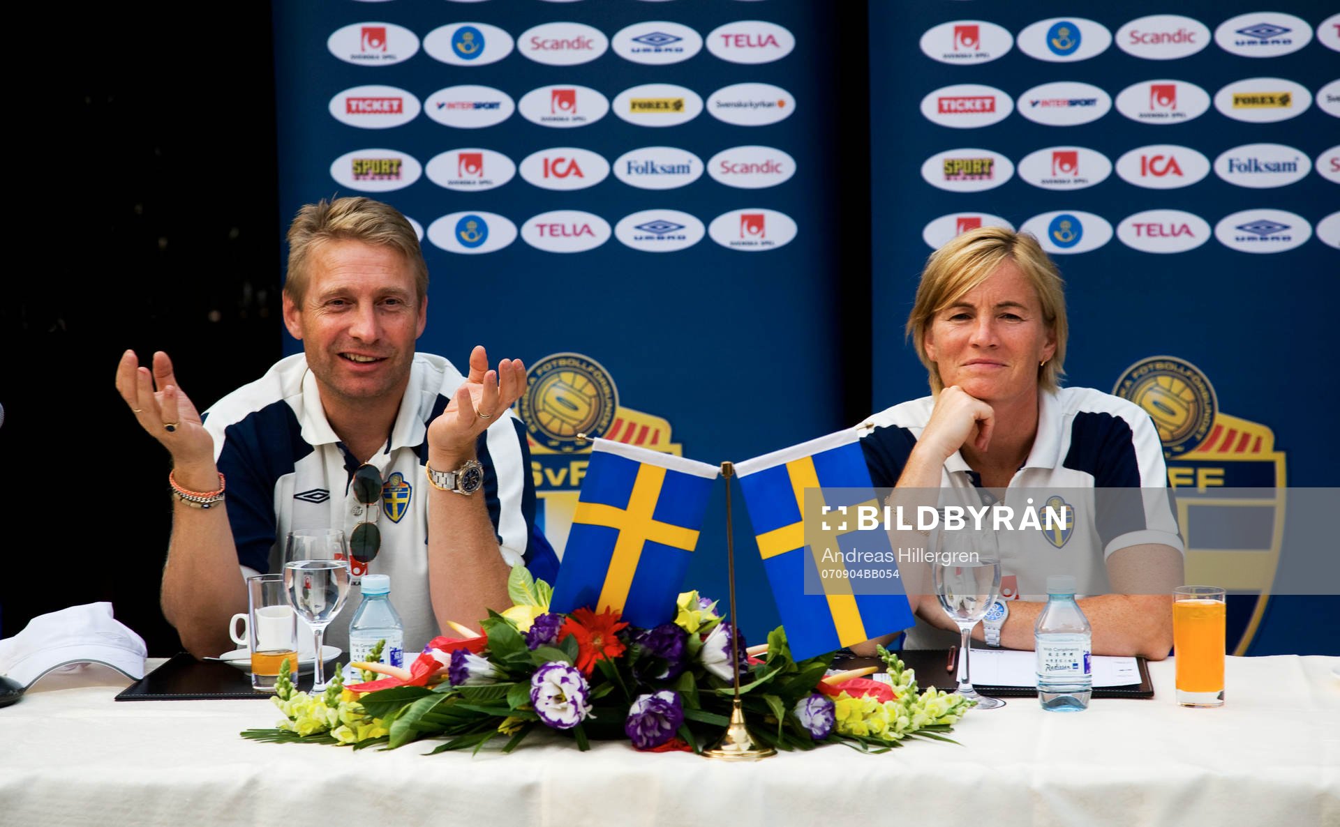 Thomas Dennerby, förbundskapten och Lilie Persson,